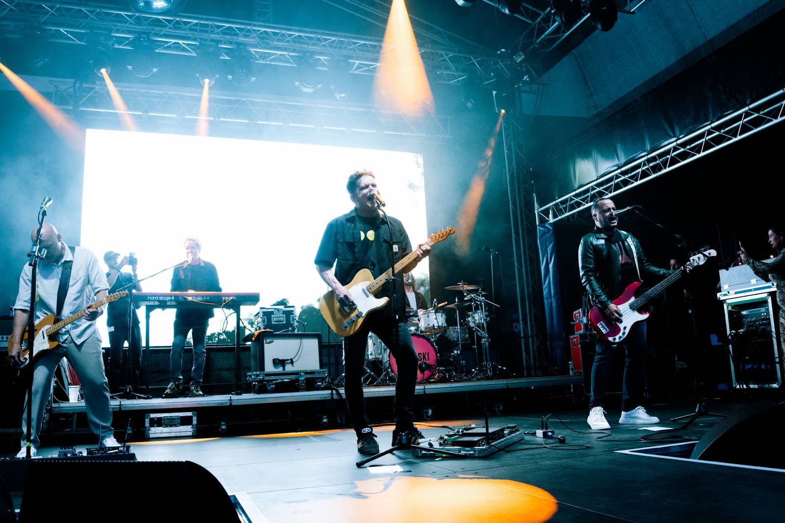 Th!s rozjeli třetí festivalový den v Karlových Varech. Chinaski bavili svými největšími hity