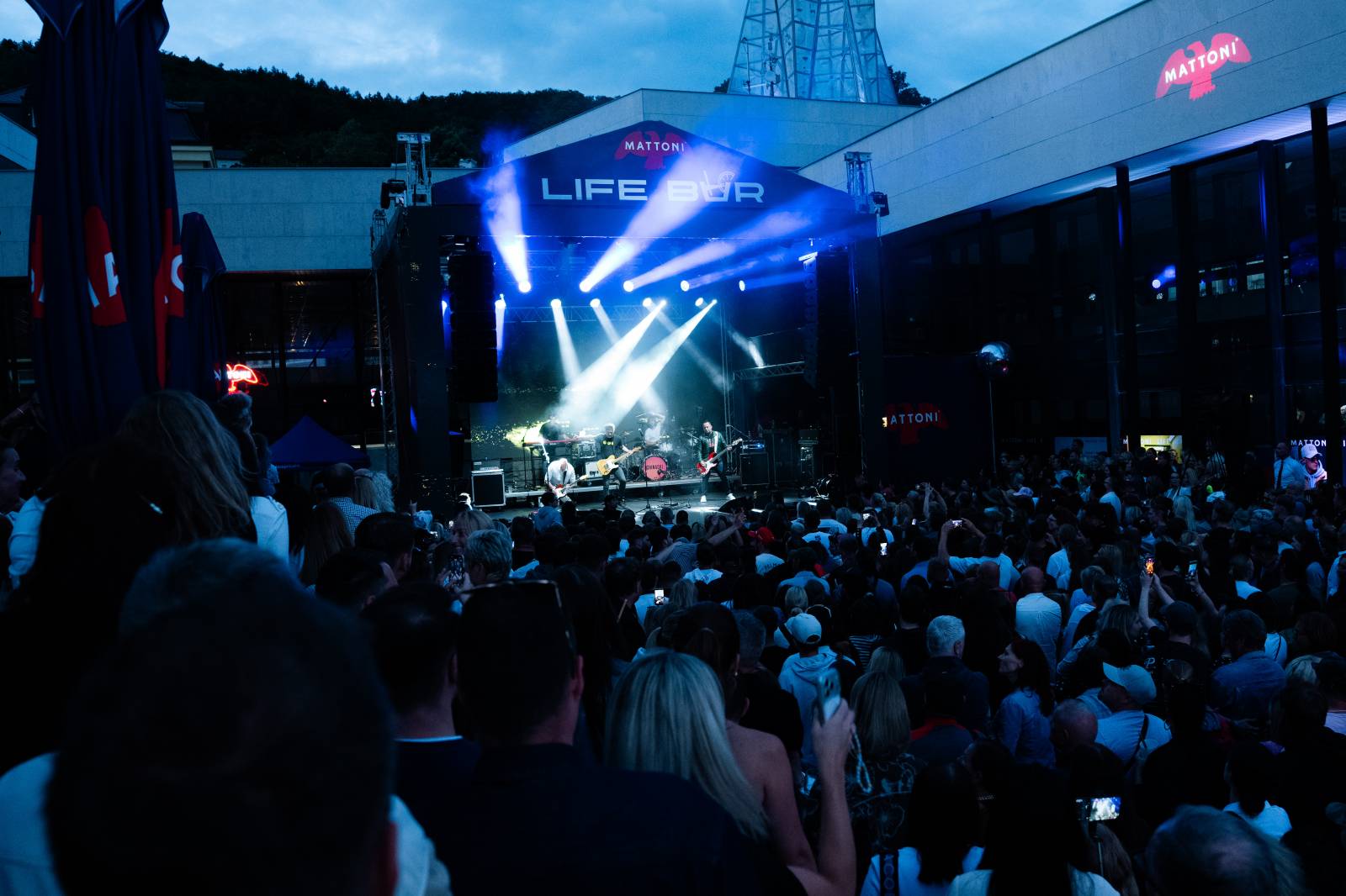 Th!s rozjeli třetí festivalový den v Karlových Varech. Chinaski bavili svými největšími hity