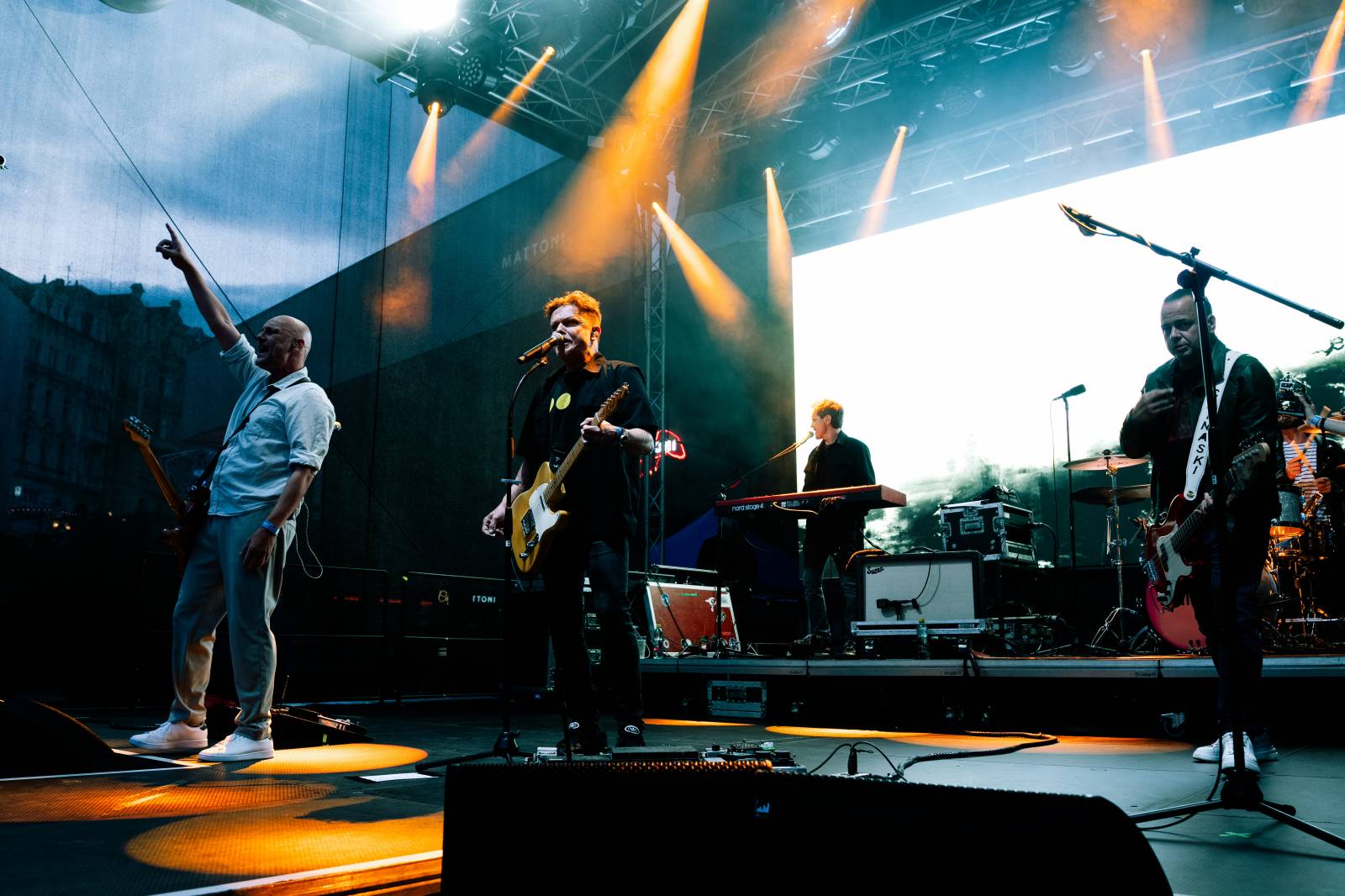 Th!s rozjeli třetí festivalový den v Karlových Varech. Chinaski bavili svými největšími hity