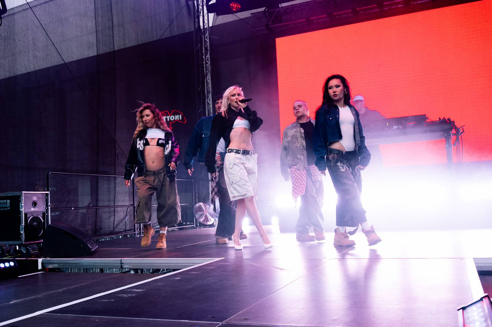 Annet X předvedla v Karlových Varech působivou show, obrovský zájem vzbudil i NobodyListen