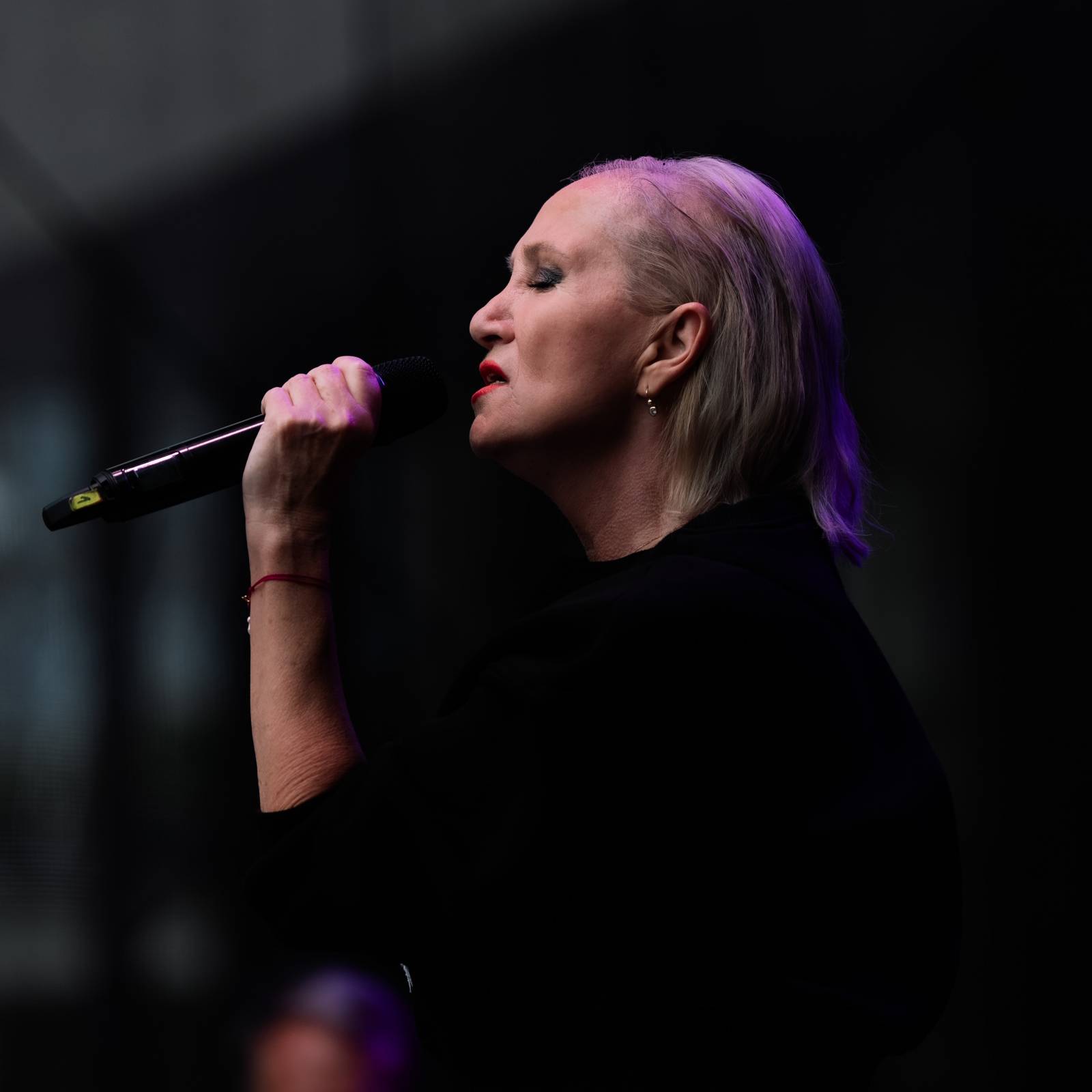 Redzed rozbouřil fanoušky, na Mattoni Life Baru se moshovalo. Bára Basiková představila soundtrack k časosběrnému dokumentu o svém životě