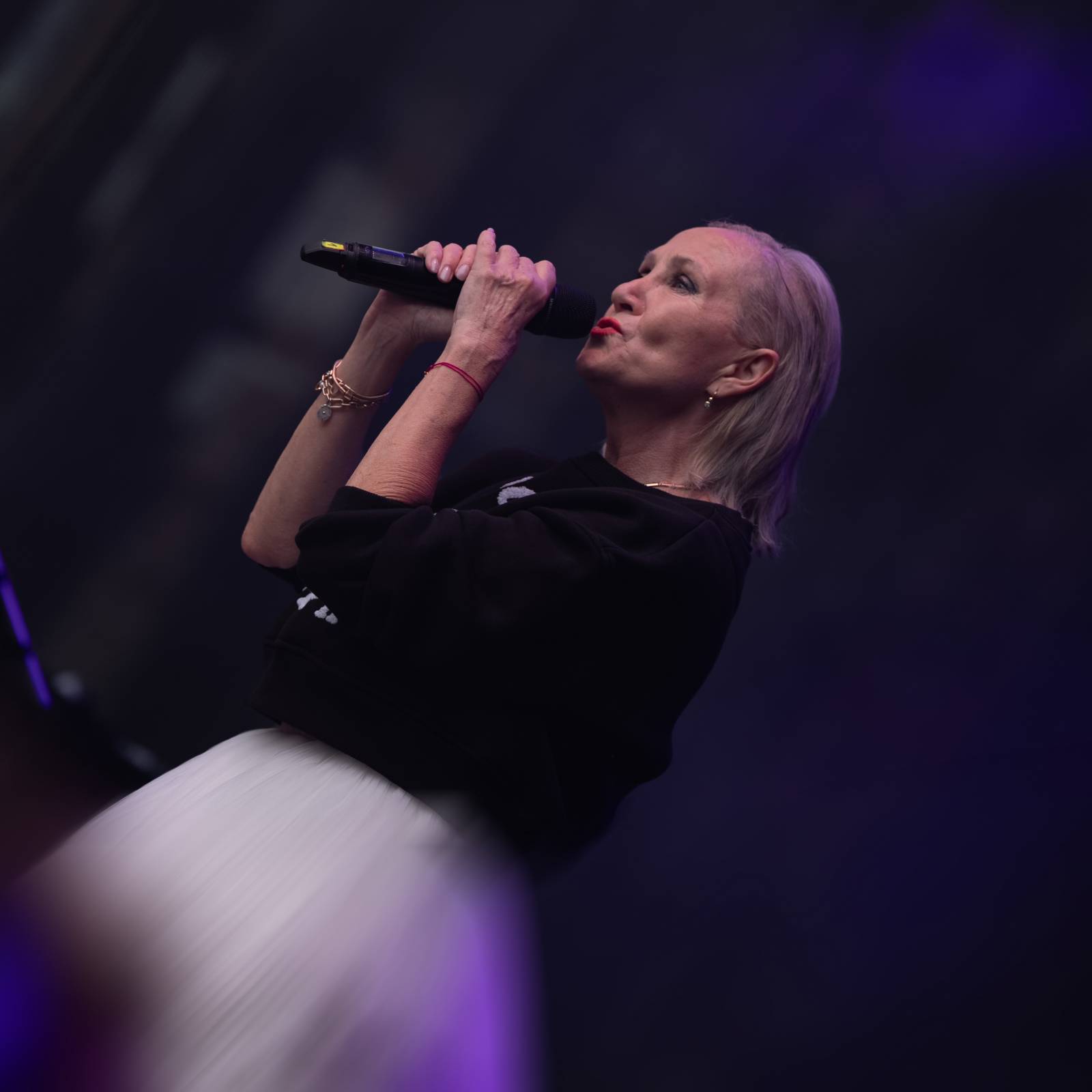 Redzed rozbouřil fanoušky, na Mattoni Life Baru se moshovalo. Bára Basiková představila soundtrack k časosběrnému dokumentu o svém životě