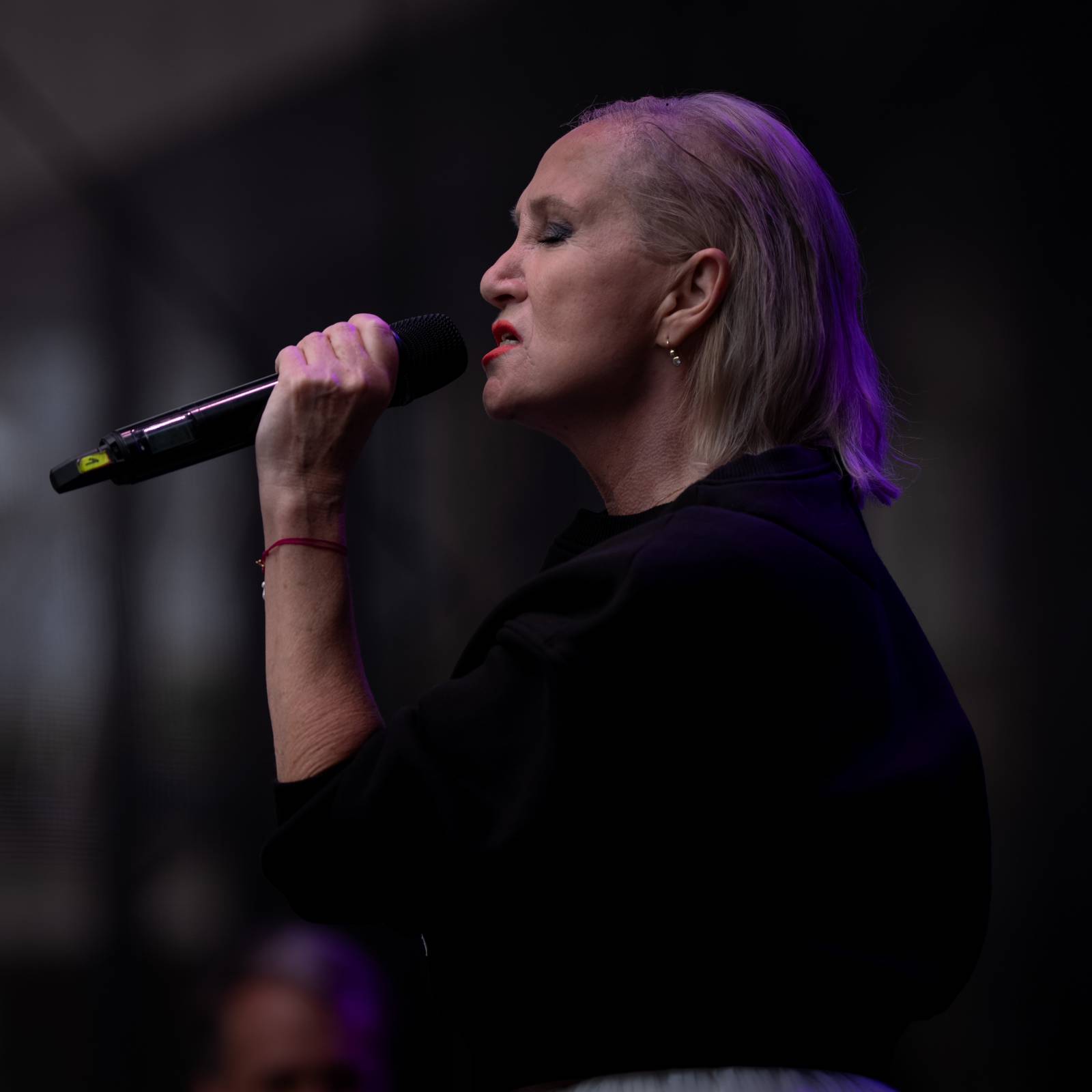 Redzed rozbouřil fanoušky, na Mattoni Life Baru se moshovalo. Bára Basiková představila soundtrack k časosběrnému dokumentu o svém životě