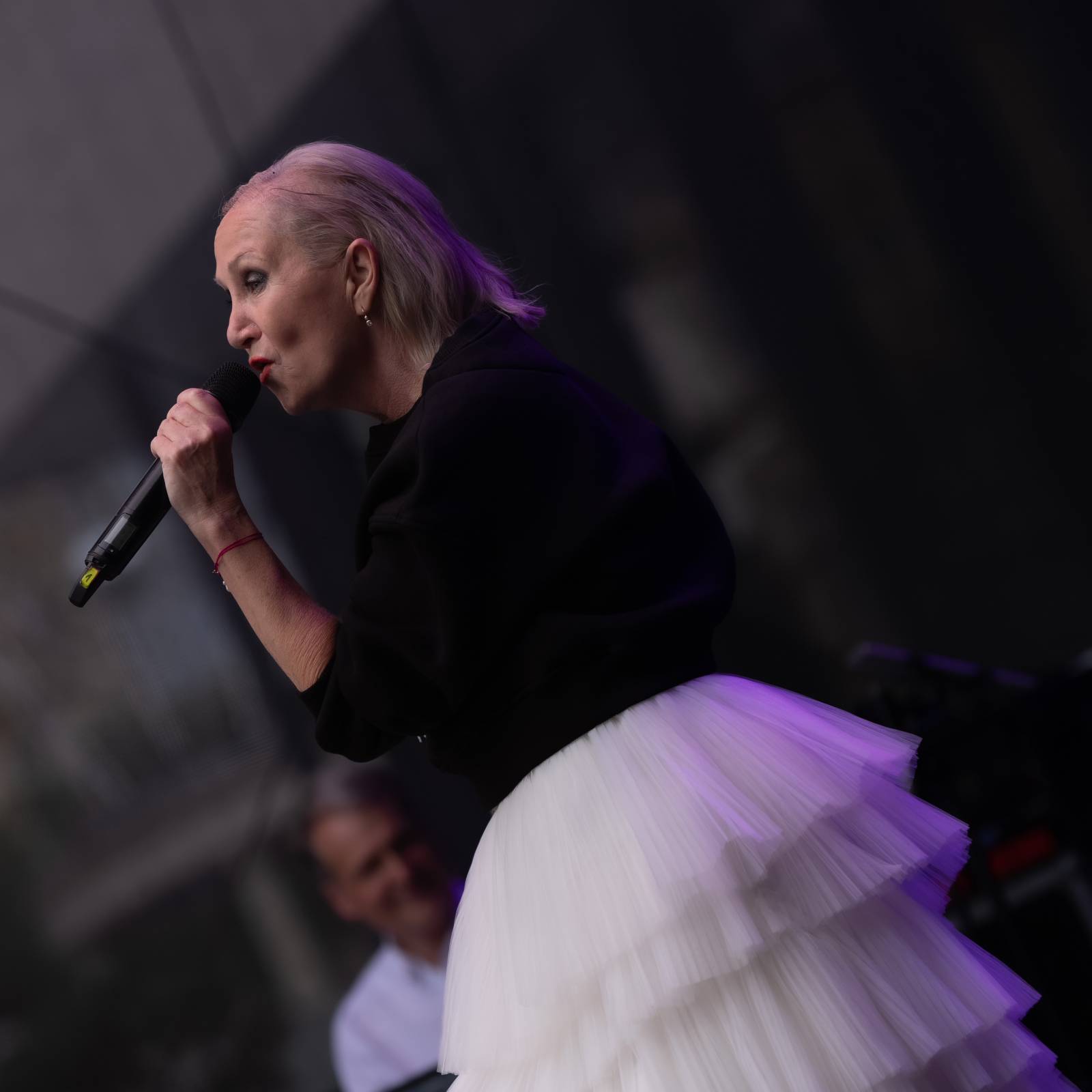 Redzed rozbouřil fanoušky, na Mattoni Life Baru se moshovalo. Bára Basiková představila soundtrack k časosběrnému dokumentu o svém životě