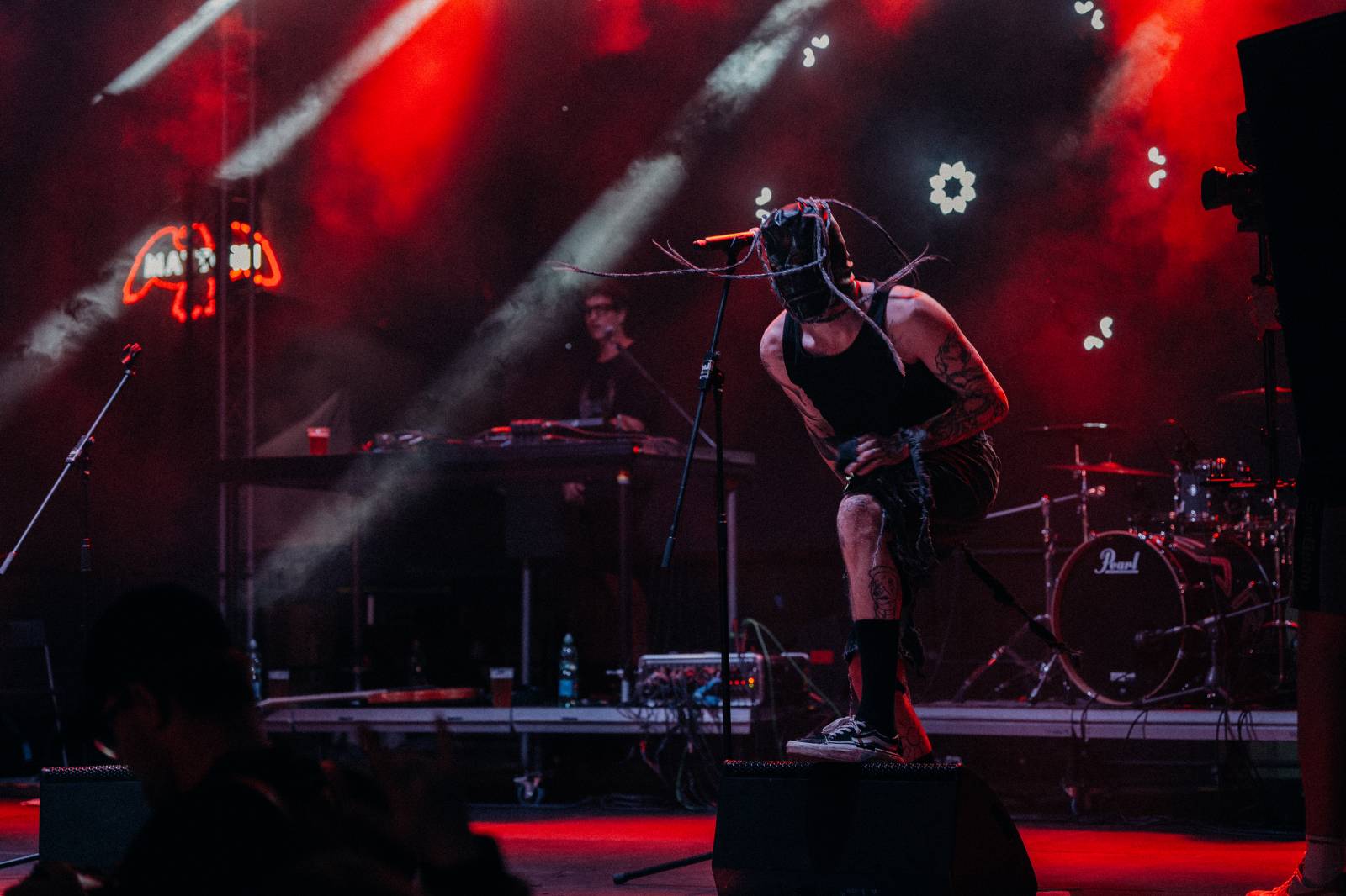 Redzed rozbouřil fanoušky, na Mattoni Life Baru se moshovalo. Bára Basiková představila soundtrack k časosběrnému dokumentu o svém životě