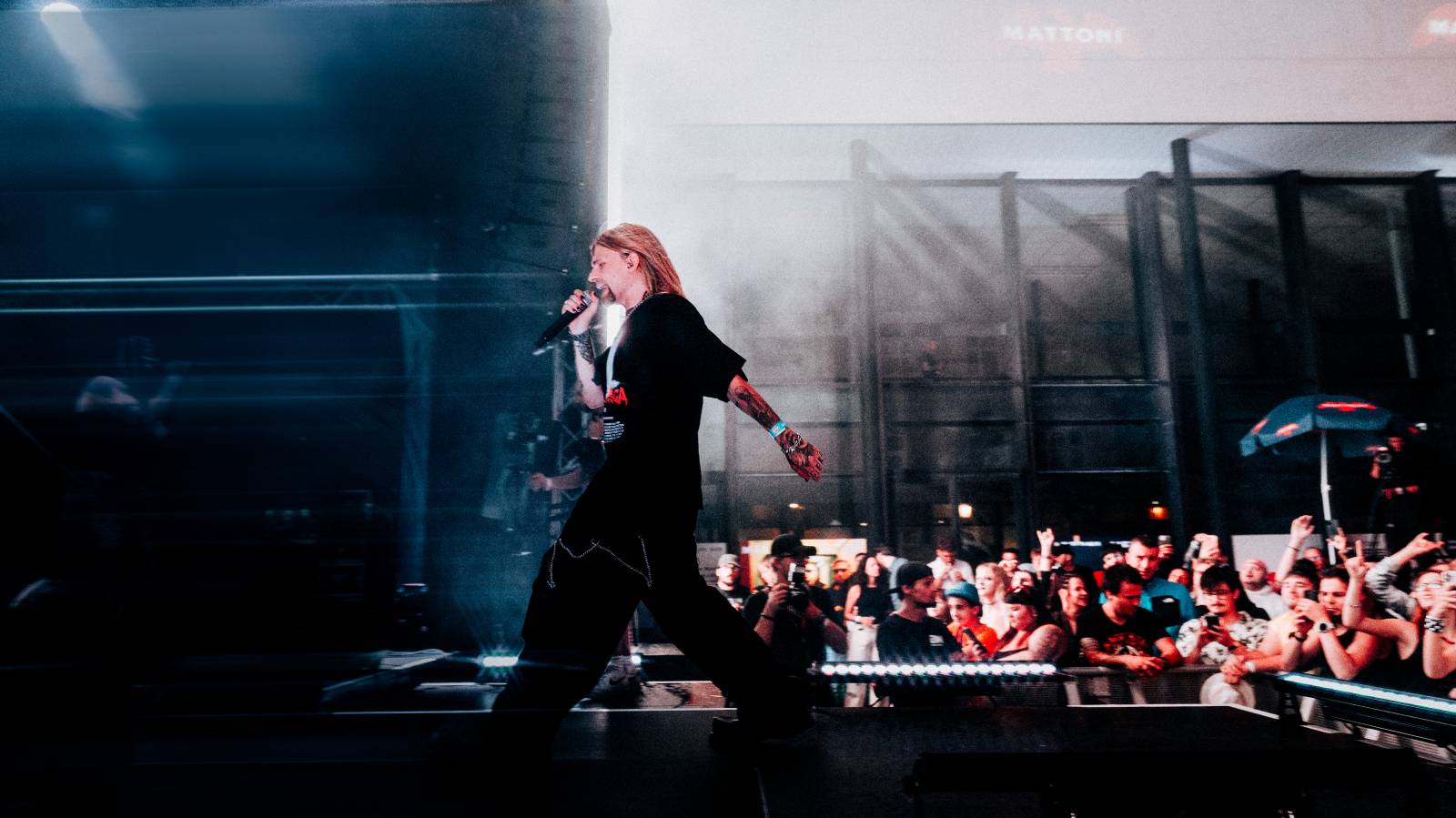 Redzed rozbouřil fanoušky, na Mattoni Life Baru se moshovalo. Bára Basiková představila soundtrack k časosběrnému dokumentu o svém životě