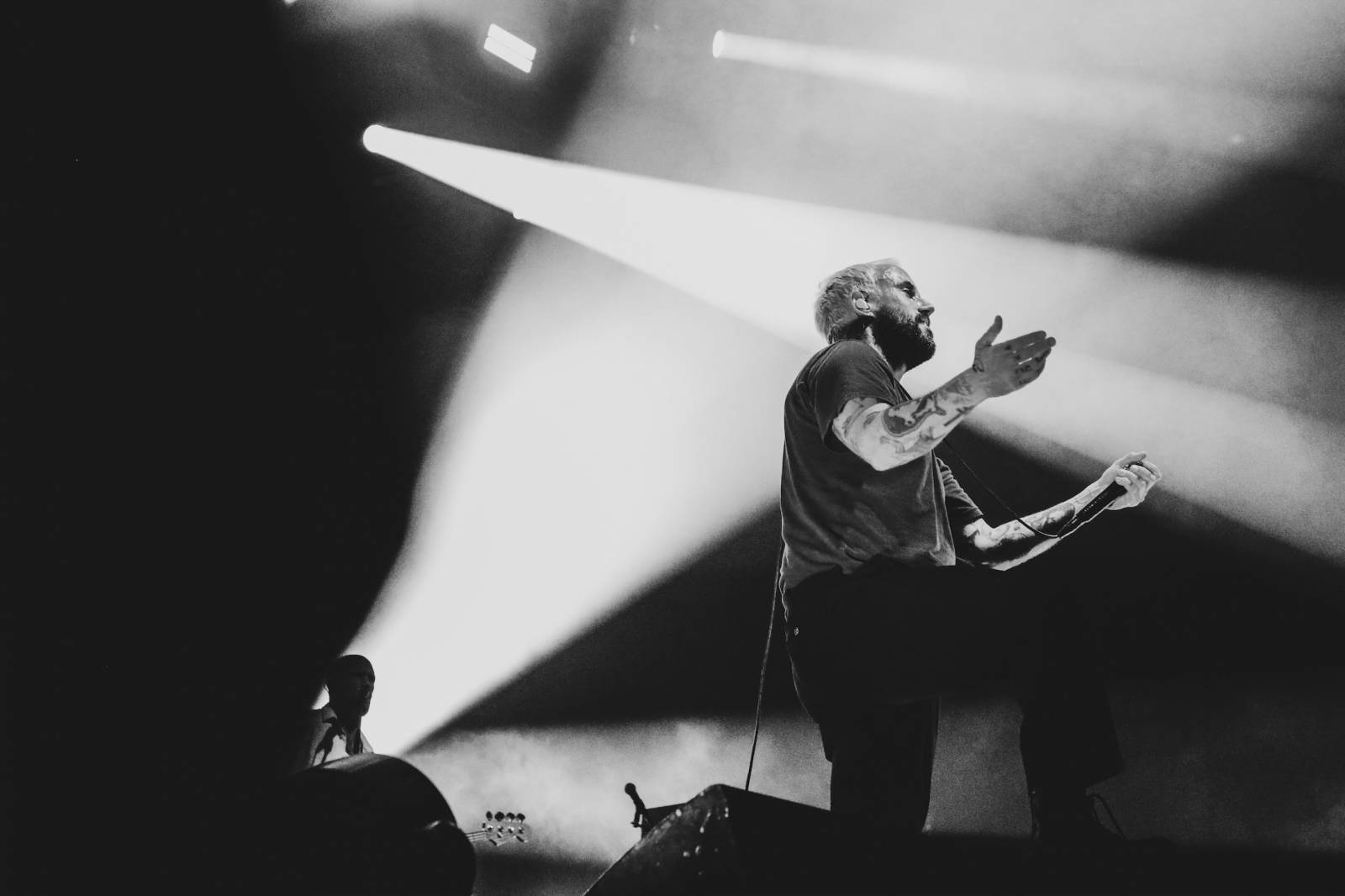 IDLES v Praze: koncert plný emocí, tance i vzdoru