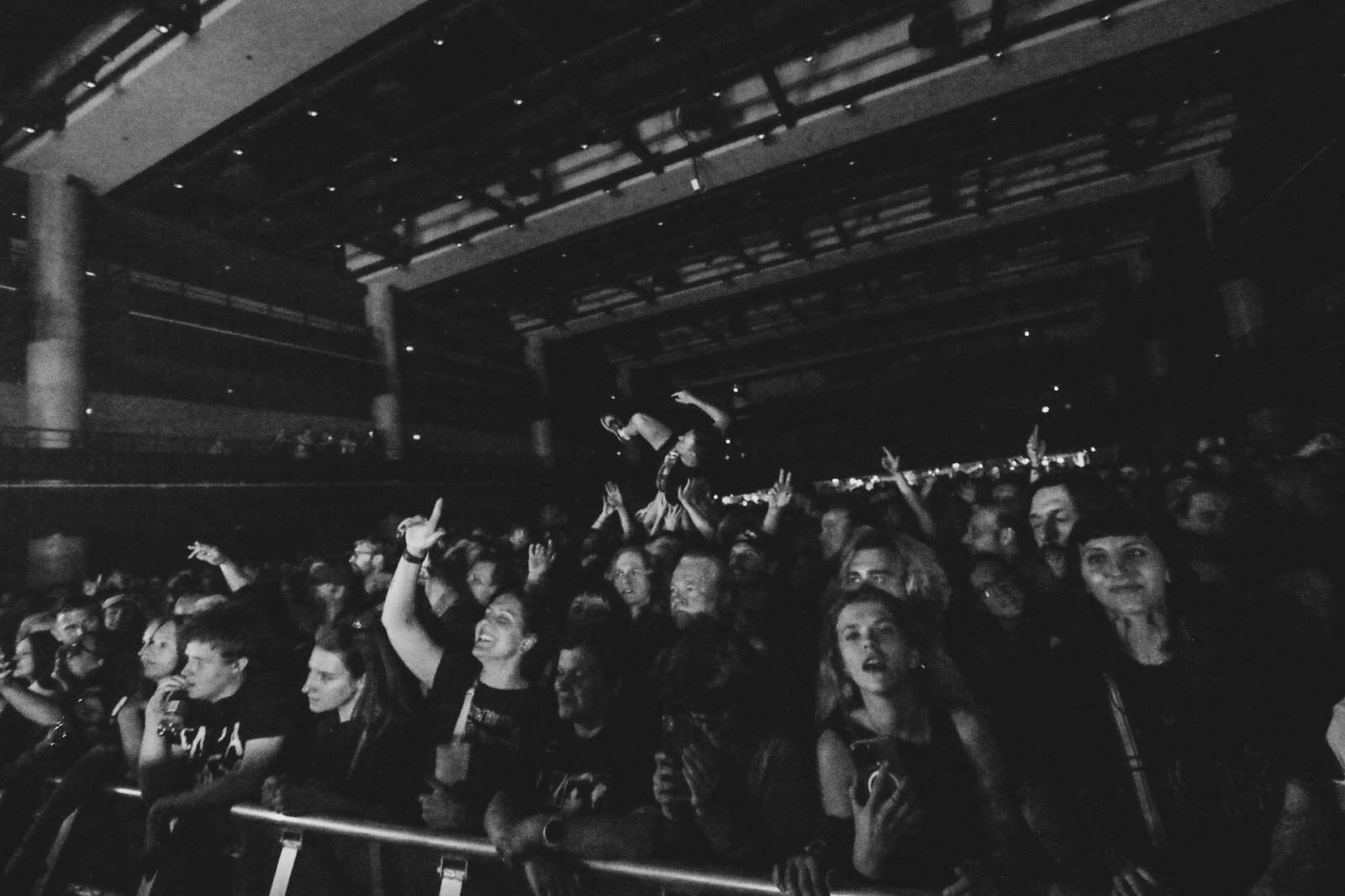 IDLES v Praze: koncert plný emocí, tance i vzdoru