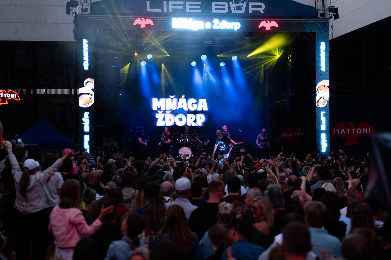 Marie April hostovala I Love You Honey Bunny, večer ovládla Mňága a Žďorp