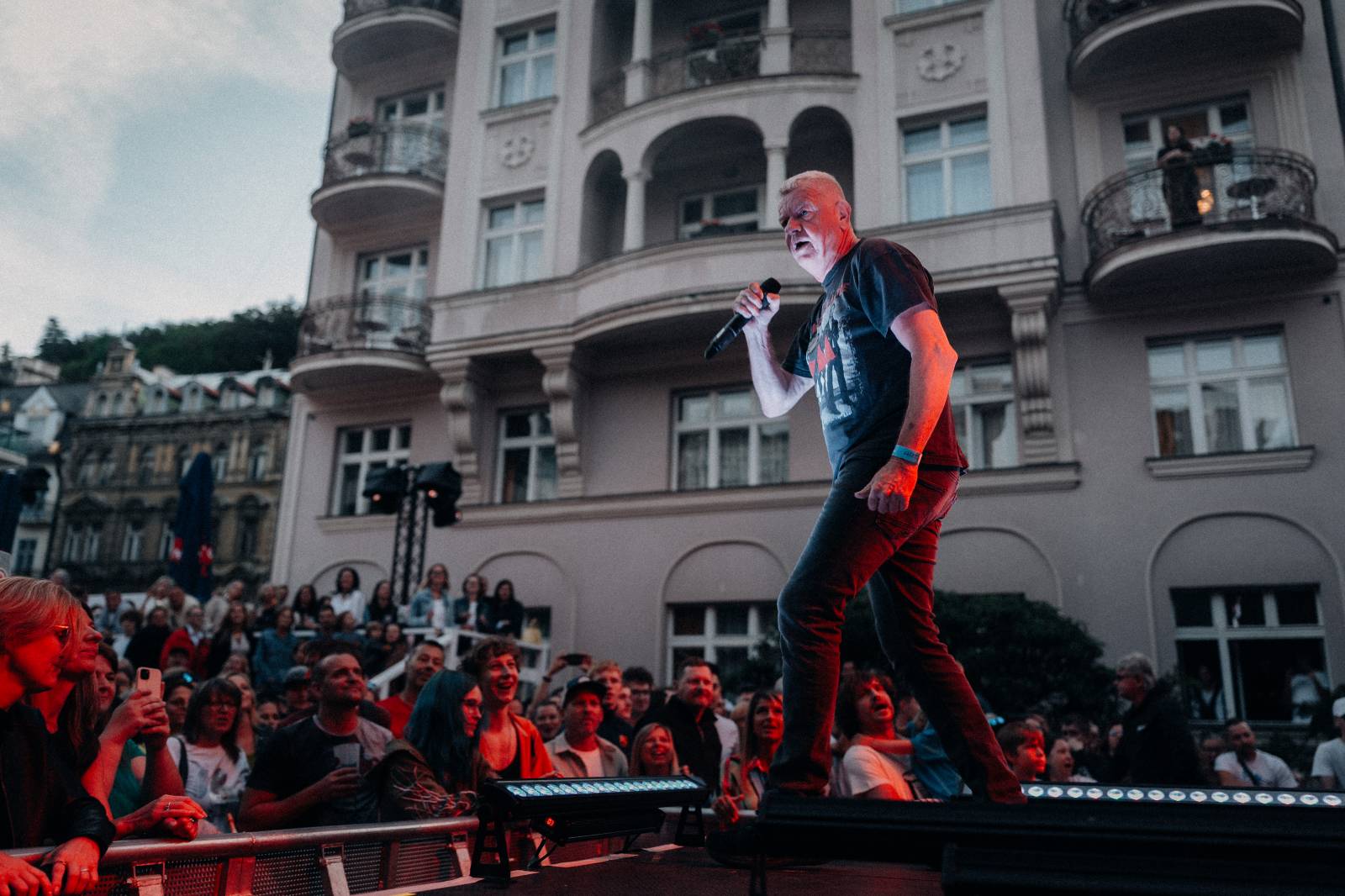 Marie April hostovala I Love You Honey Bunny, večer ovládla Mňága a Žďorp