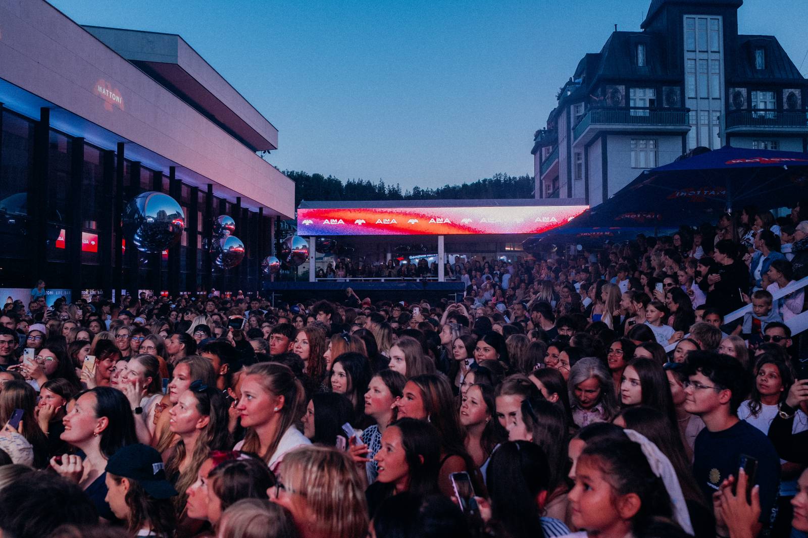 Sofian Medjmedj zbořil Mattoni Life Bar. Do varu přivedl i fanoušky na hotelových balkonech