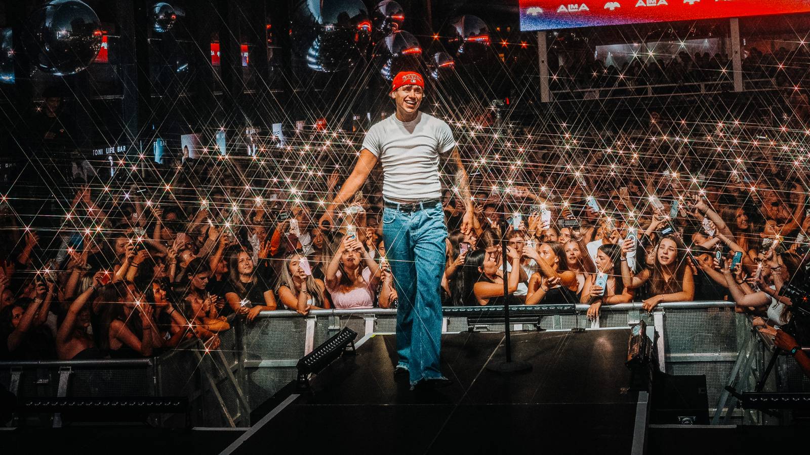 Sofian Medjmedj zbořil Mattoni Life Bar. Do varu přivedl i fanoušky na hotelových balkonech