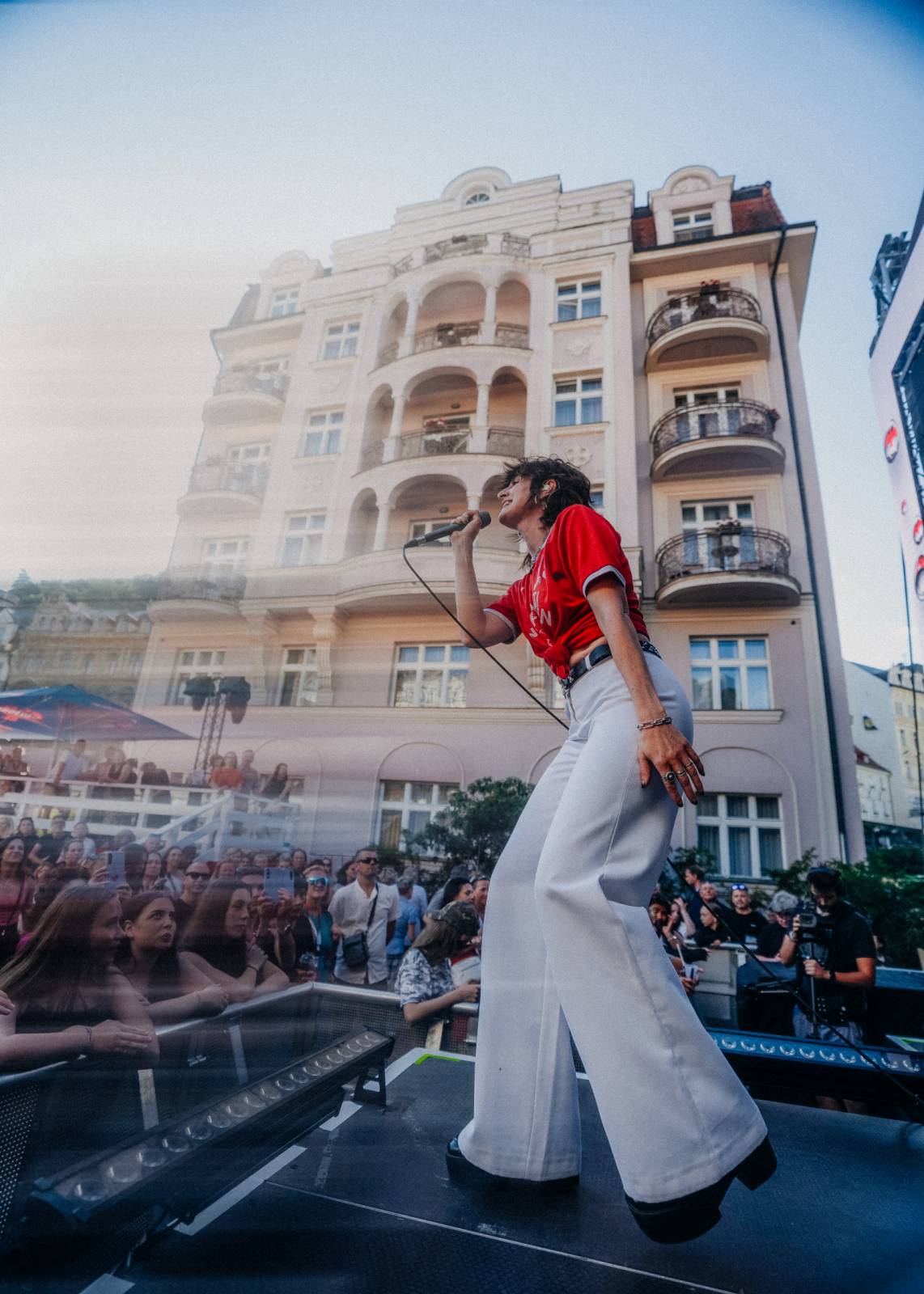 Sofian Medjmedj zbořil Mattoni Life Bar. Do varu přivedl i fanoušky na hotelových balkonech