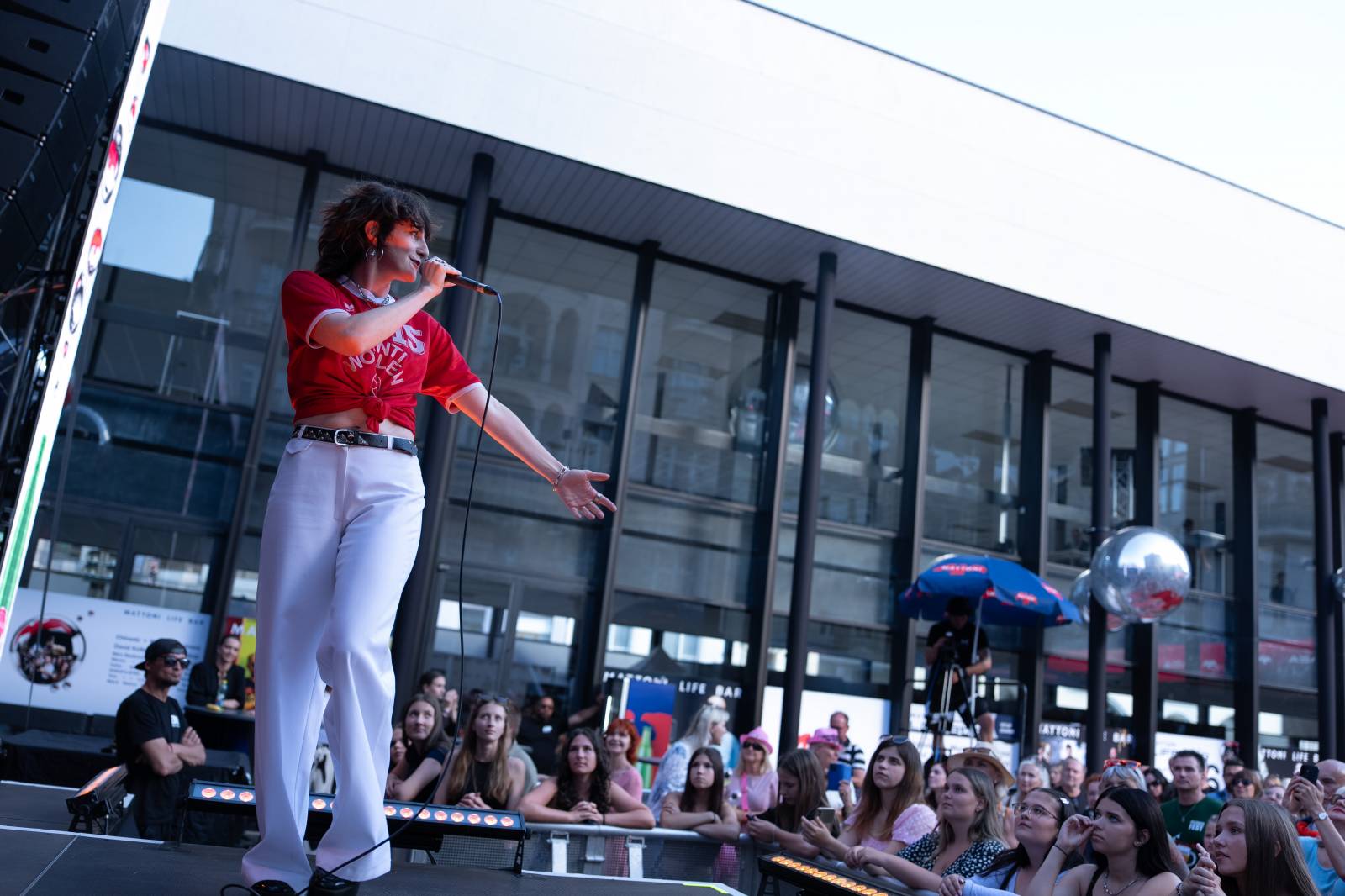 Sofian Medjmedj zbořil Mattoni Life Bar. Do varu přivedl i fanoušky na hotelových balkonech