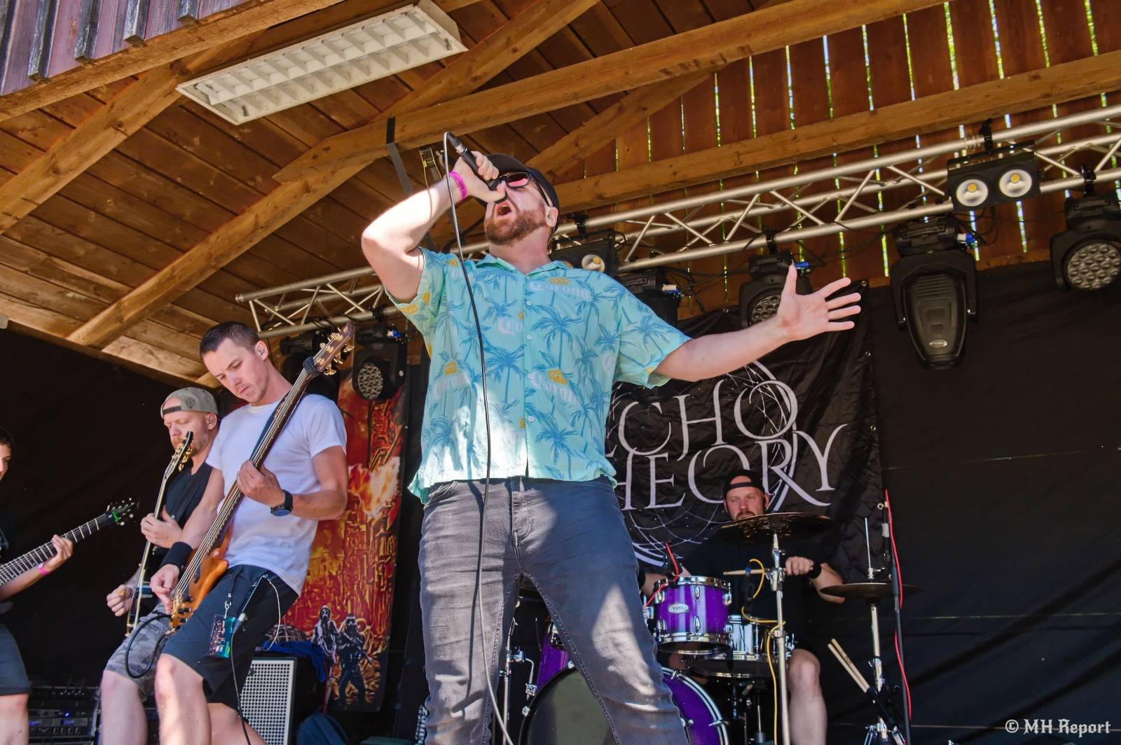 Destroy Fest otevřel své brány. První den patřil Tortharry a domácím Search and Destroy