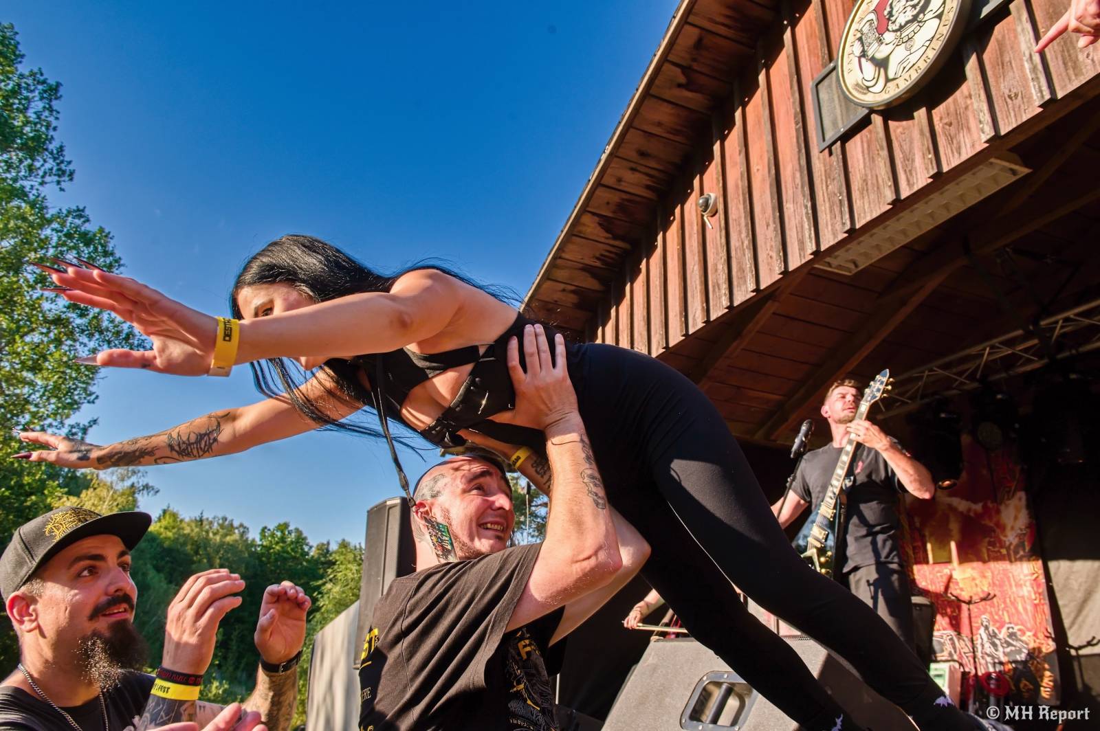 Destroy Fest otevřel své brány. První den patřil Tortharry a domácím Search and Destroy