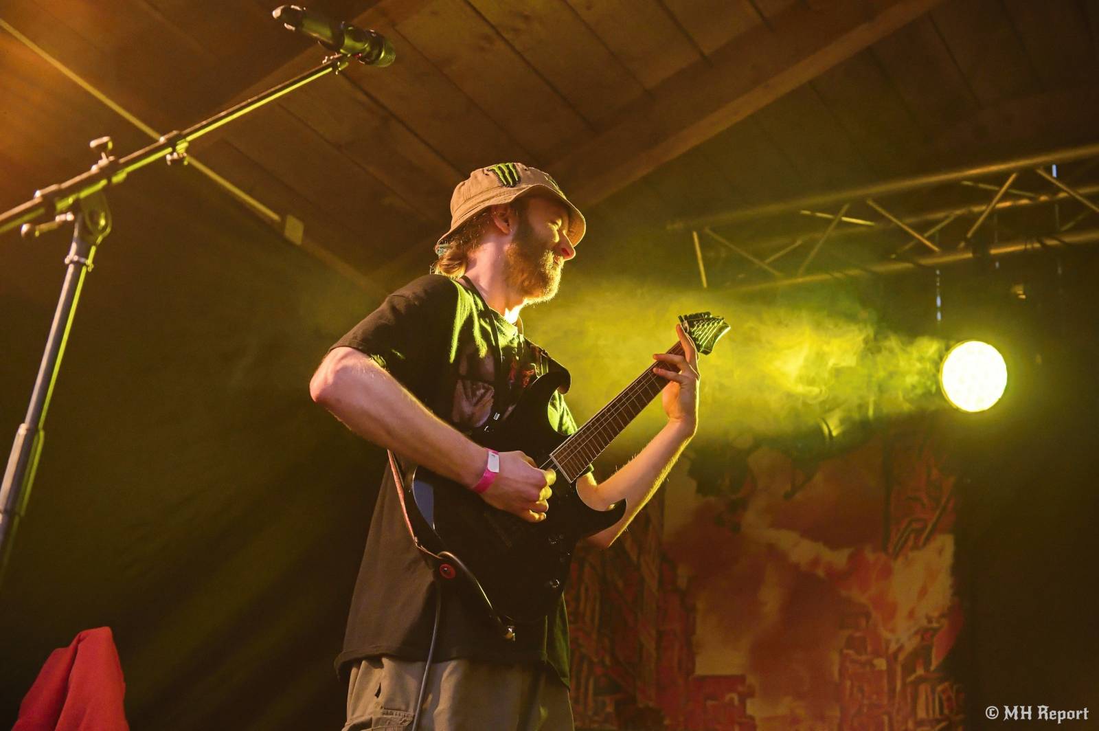 Destroy Fest otevřel své brány. První den patřil Tortharry a domácím Search and Destroy