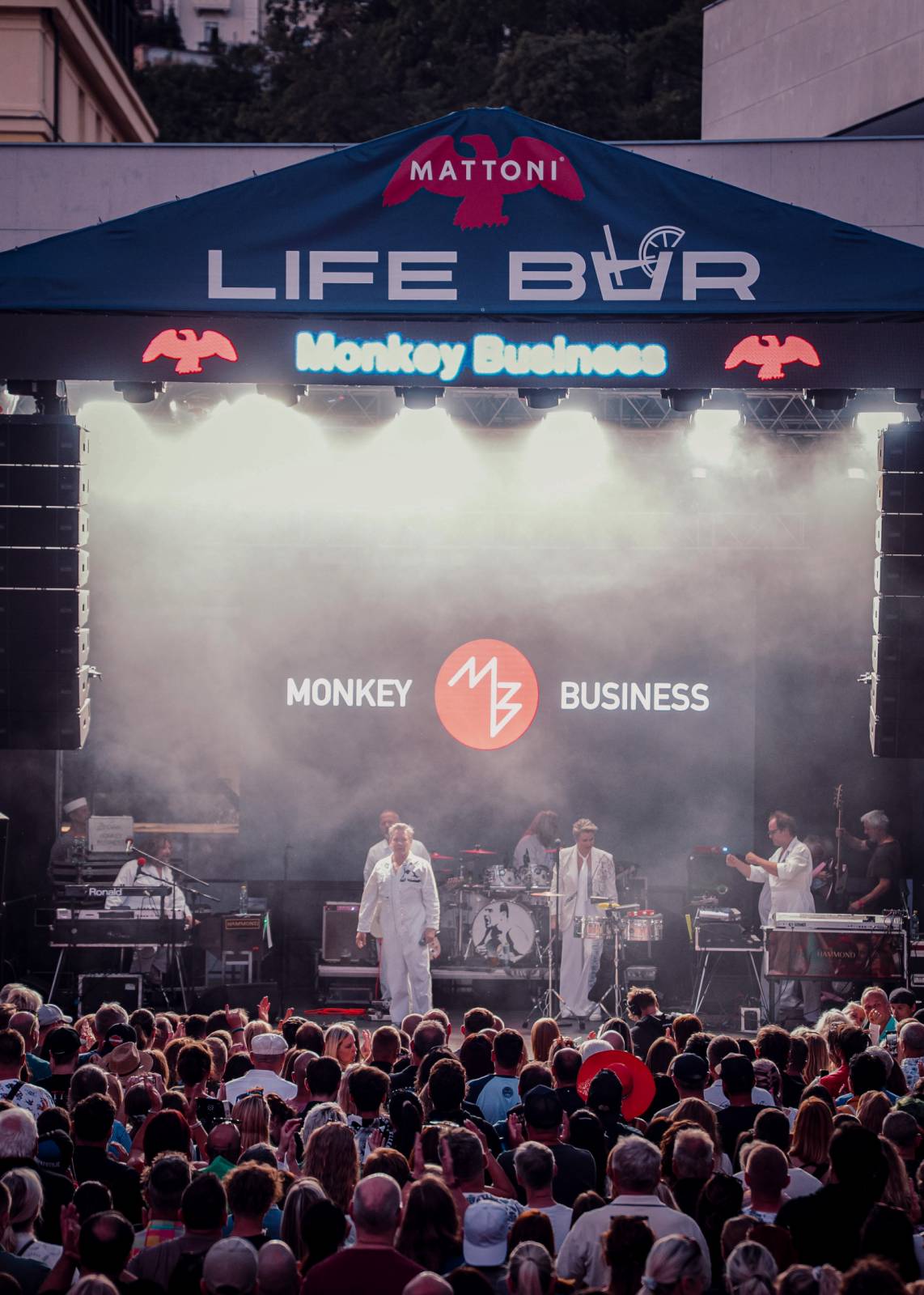 Hvězdný program v Karlových Varech pokračuje. Monkey Business rozproudili Mattoni Life Bar