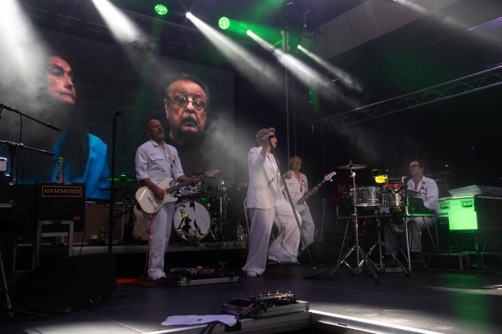 Hvězdný program v Karlových Varech pokračuje. Monkey Business rozproudili Mattoni Life Bar