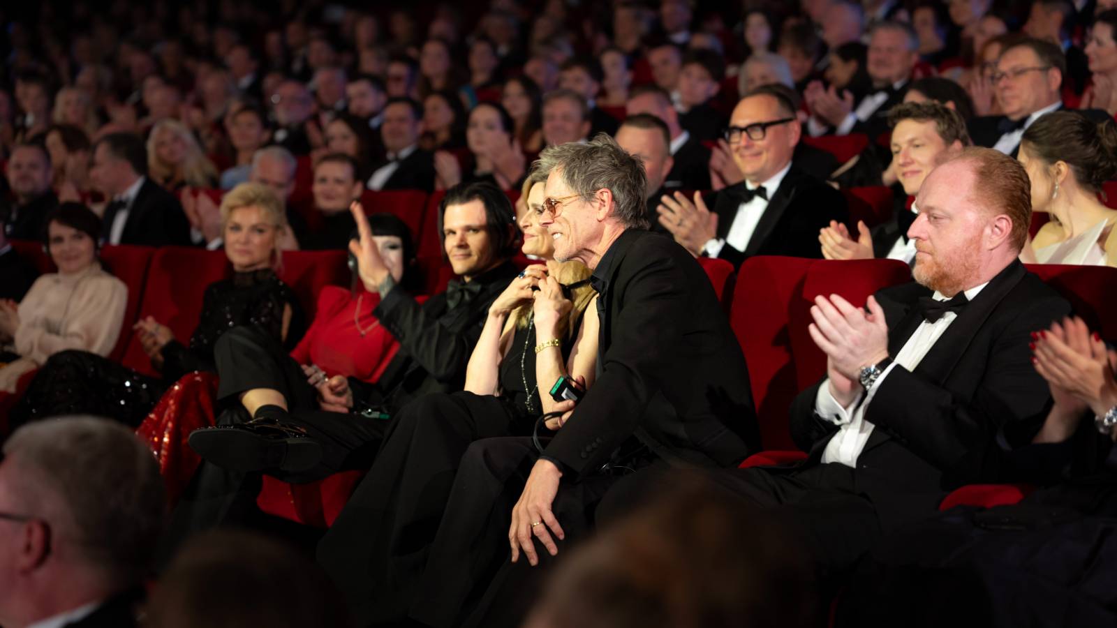 KVIFF uzavřel jubilejní ročník. Ocenění si odnesl i dokument o Báře Basikové