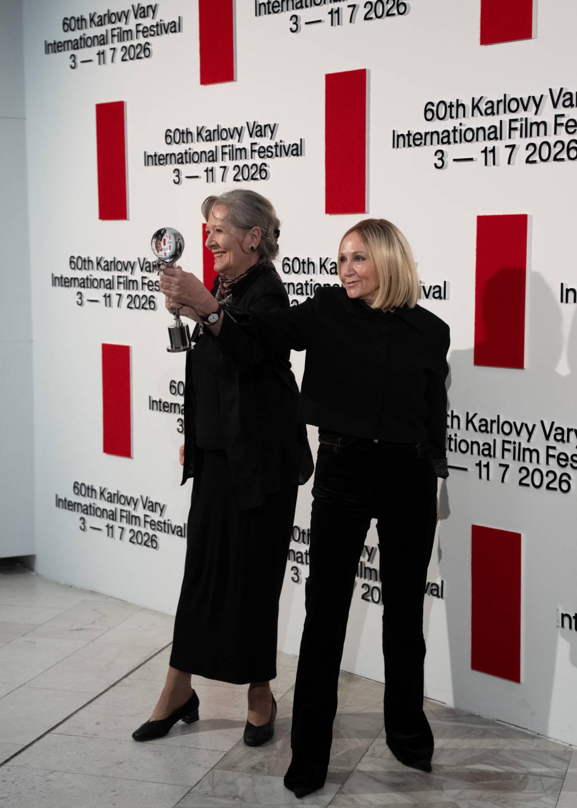 KVIFF uzavřel jubilejní ročník. Ocenění si odnesl i dokument o Báře Basikové