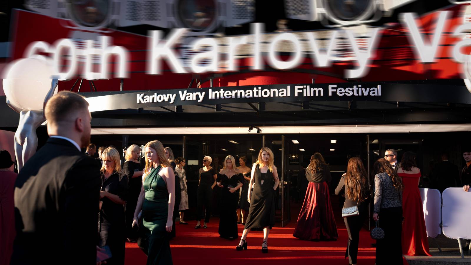 KVIFF uzavřel jubilejní ročník. Ocenění si odnesl i dokument o Báře Basikové