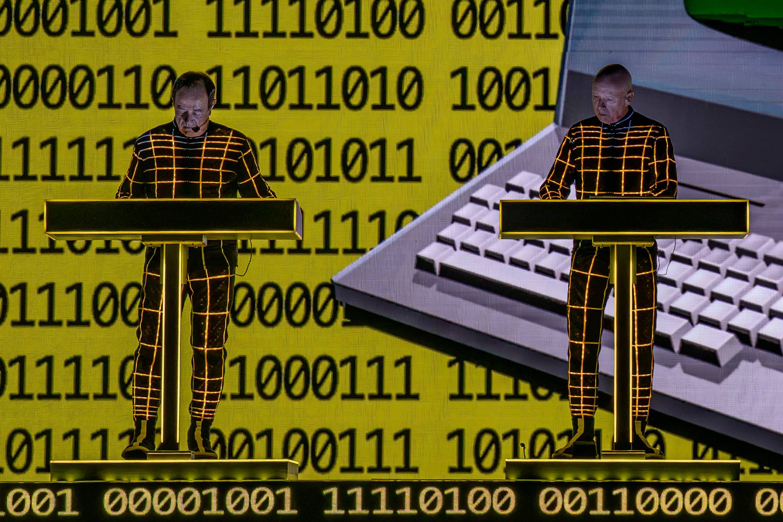 Duchovní otcové taneční a elektronické scény zpátky v Praze. Kraftwerk vystoupili ve Foru Karlín