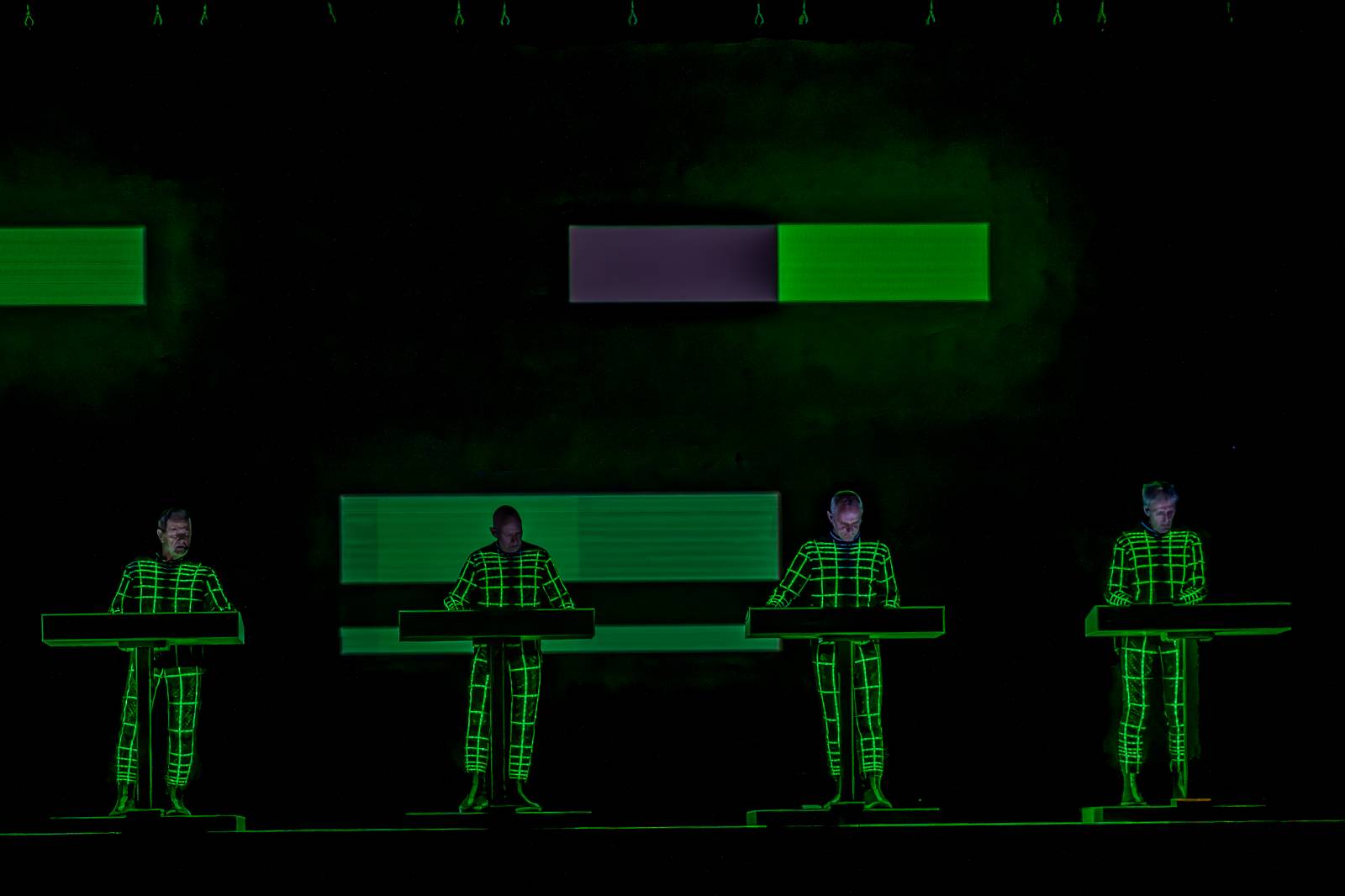 Duchovní otcové taneční a elektronické scény zpátky v Praze. Kraftwerk vystoupili ve Foru Karlín