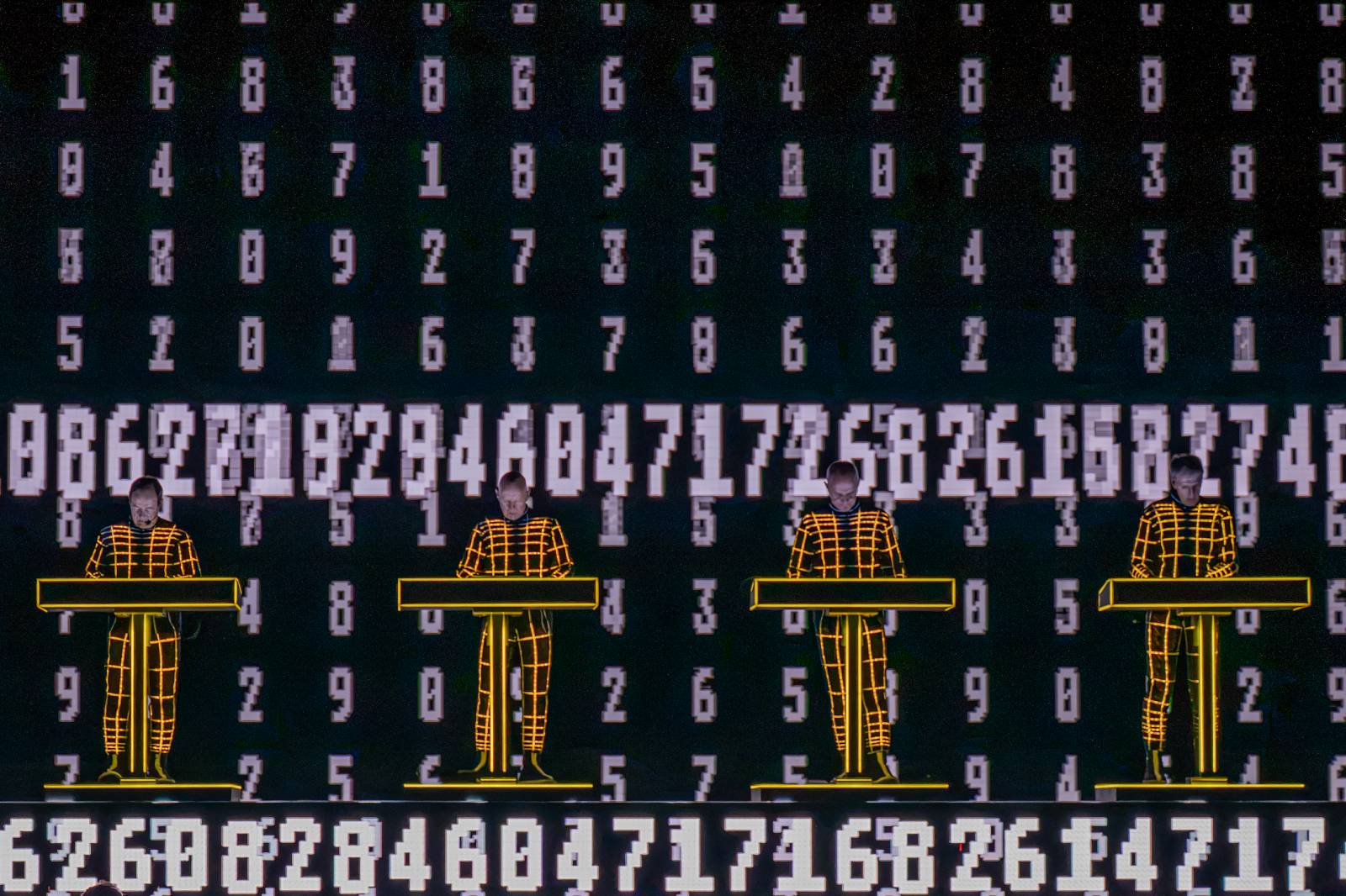 Duchovní otcové taneční a elektronické scény zpátky v Praze. Kraftwerk vystoupili ve Foru Karlín