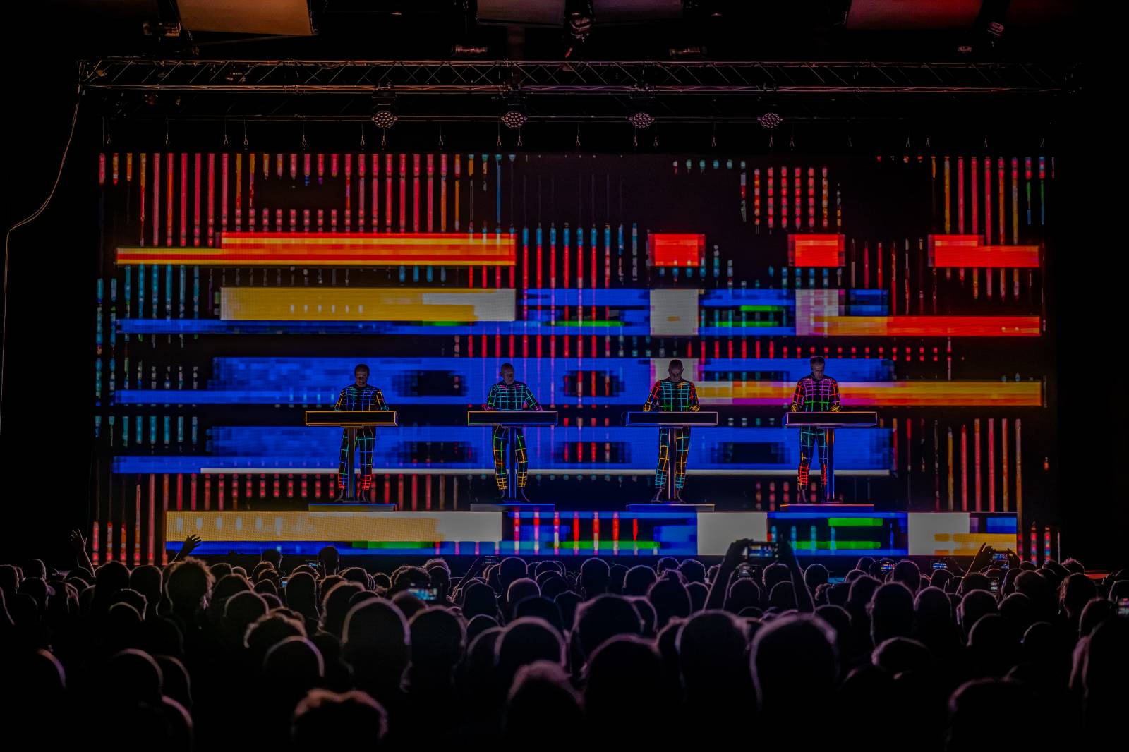Duchovní otcové taneční a elektronické scény zpátky v Praze. Kraftwerk vystoupili ve Foru Karlín