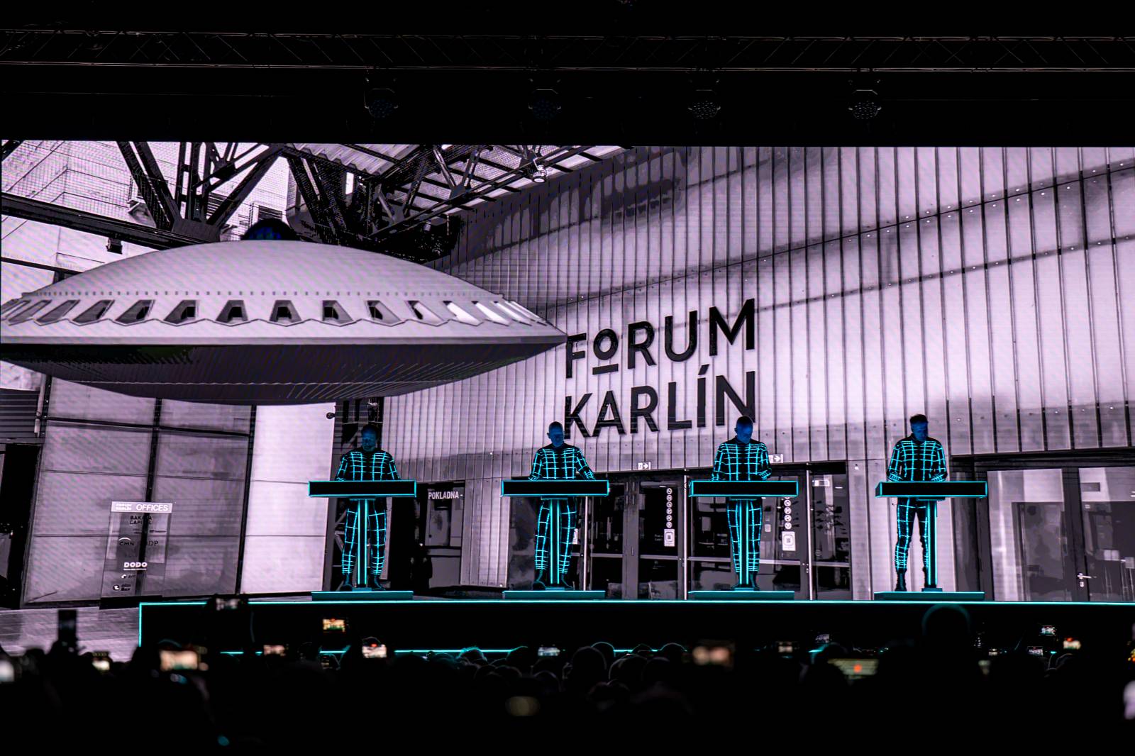 Duchovní otcové taneční a elektronické scény zpátky v Praze. Kraftwerk vystoupili ve Foru Karlín