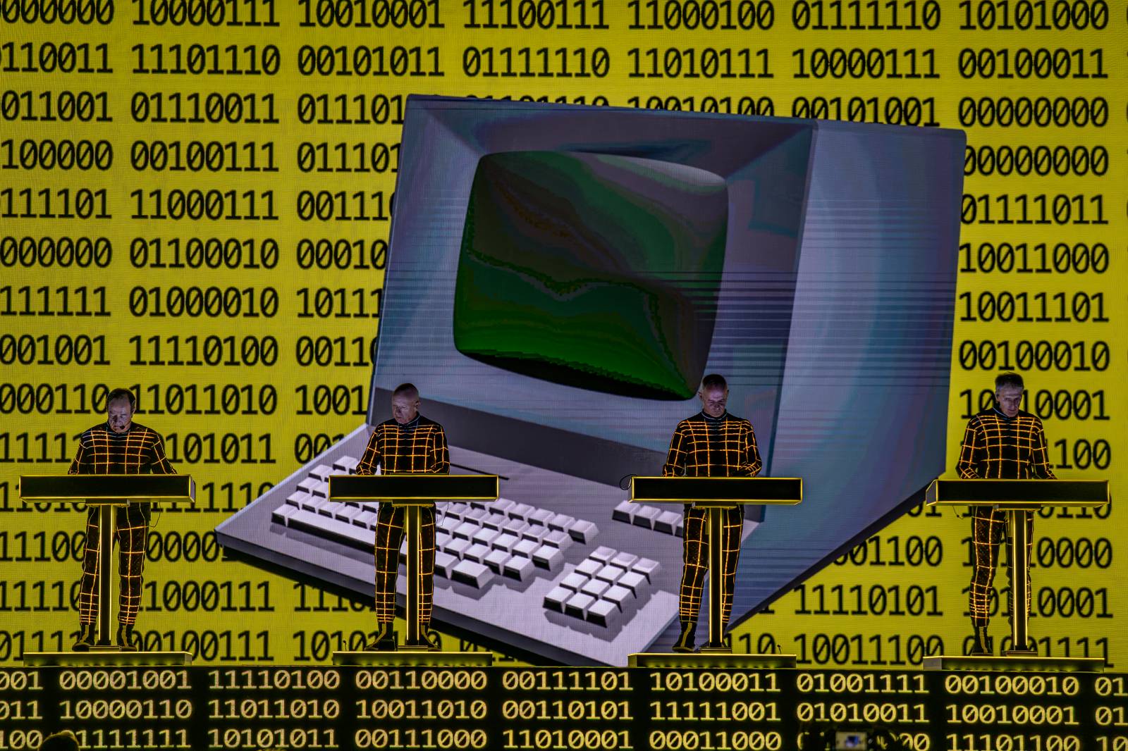Duchovní otcové taneční a elektronické scény zpátky v Praze. Kraftwerk vystoupili ve Foru Karlín