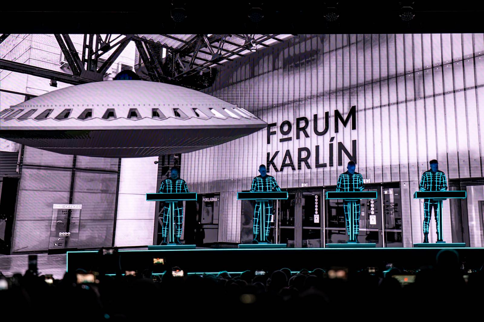 Duchovní otcové taneční a elektronické scény zpátky v Praze. Kraftwerk vystoupili ve Foru Karlín