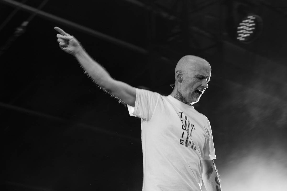 Chaos na Colours: Festival přerušila bouřka. Fanoušci na Mobyho tančili a zpívali v dešti