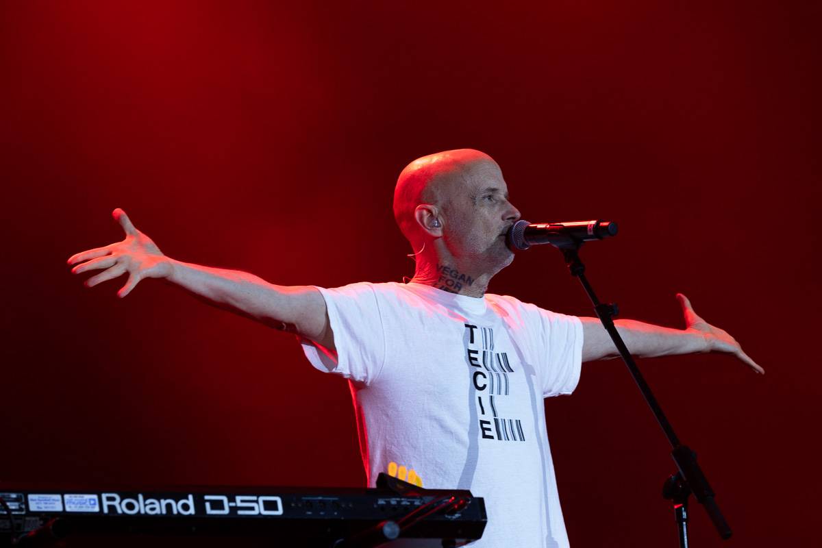 Chaos na Colours: Festival přerušila bouřka. Fanoušci na Mobyho tančili a zpívali v dešti