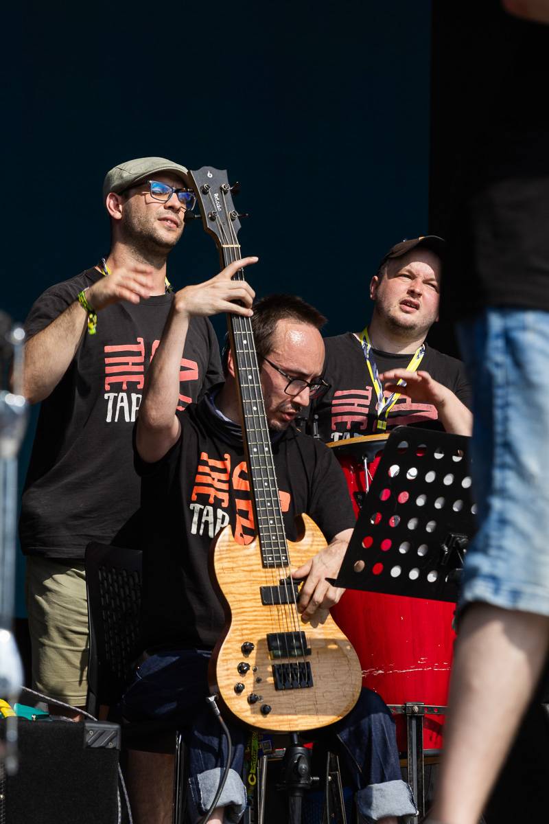 Chaos na Colours: Festival přerušila bouřka. Fanoušci na Mobyho tančili a zpívali v dešti
