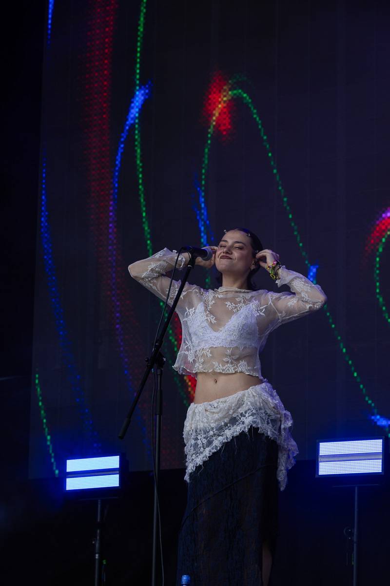 Chaos na Colours: Festival přerušila bouřka. Fanoušci na Mobyho tančili a zpívali v dešti