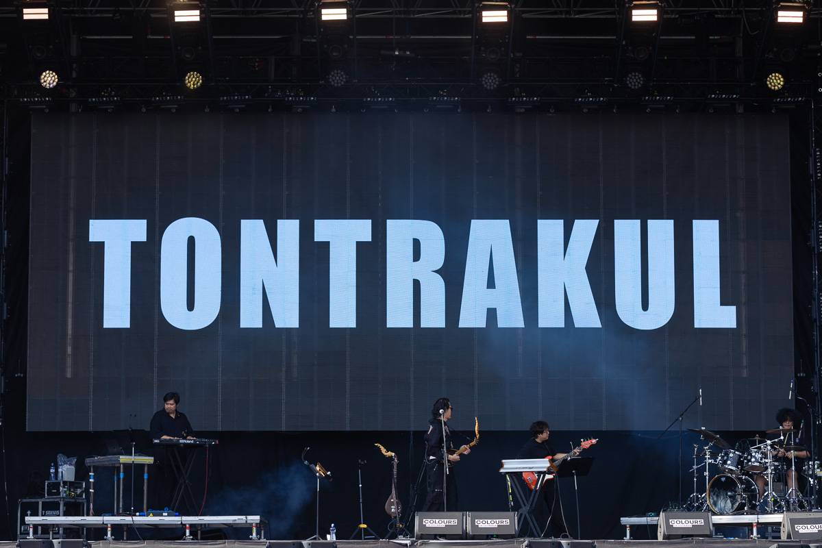 Chaos na Colours: Festival přerušila bouřka. Fanoušci na Mobyho tančili a zpívali v dešti