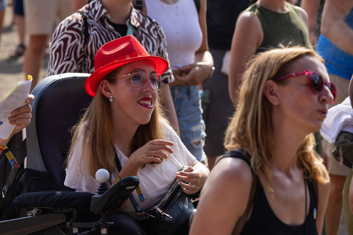 Chaos na Colours: Festival přerušila bouřka. Fanoušci na Mobyho tančili a zpívali v dešti