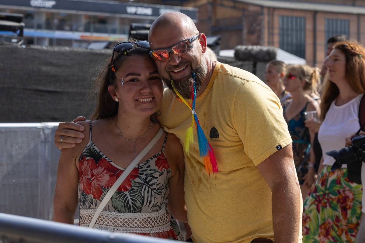 Chaos na Colours: Festival přerušila bouřka. Fanoušci na Mobyho tančili a zpívali v dešti