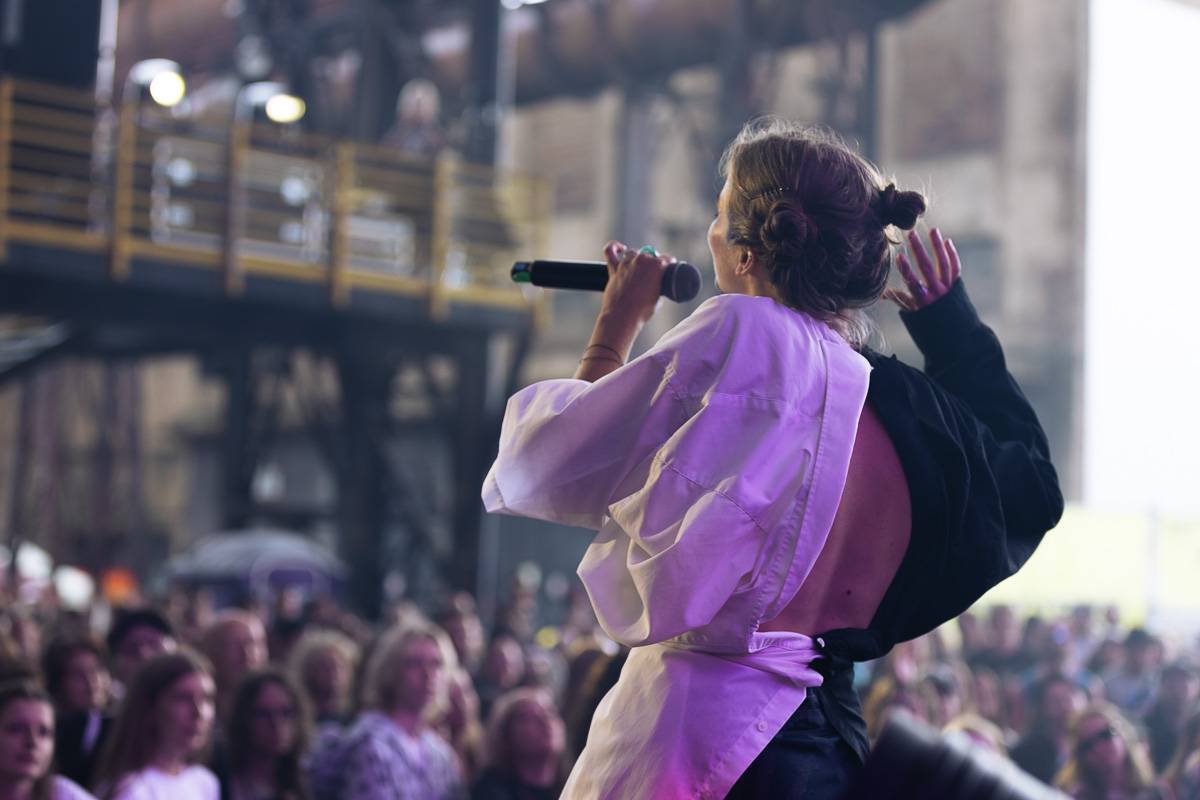 Colours of Ostrava uzavřel své brány: Extravagantní Peaches, skvělá Lorde i silný hlas Teddyho Swimse