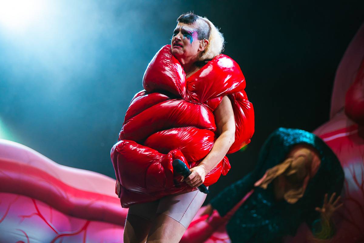 Colours of Ostrava uzavřel své brány: Extravagantní Peaches, skvělá Lorde i silný hlas Teddyho Swimse