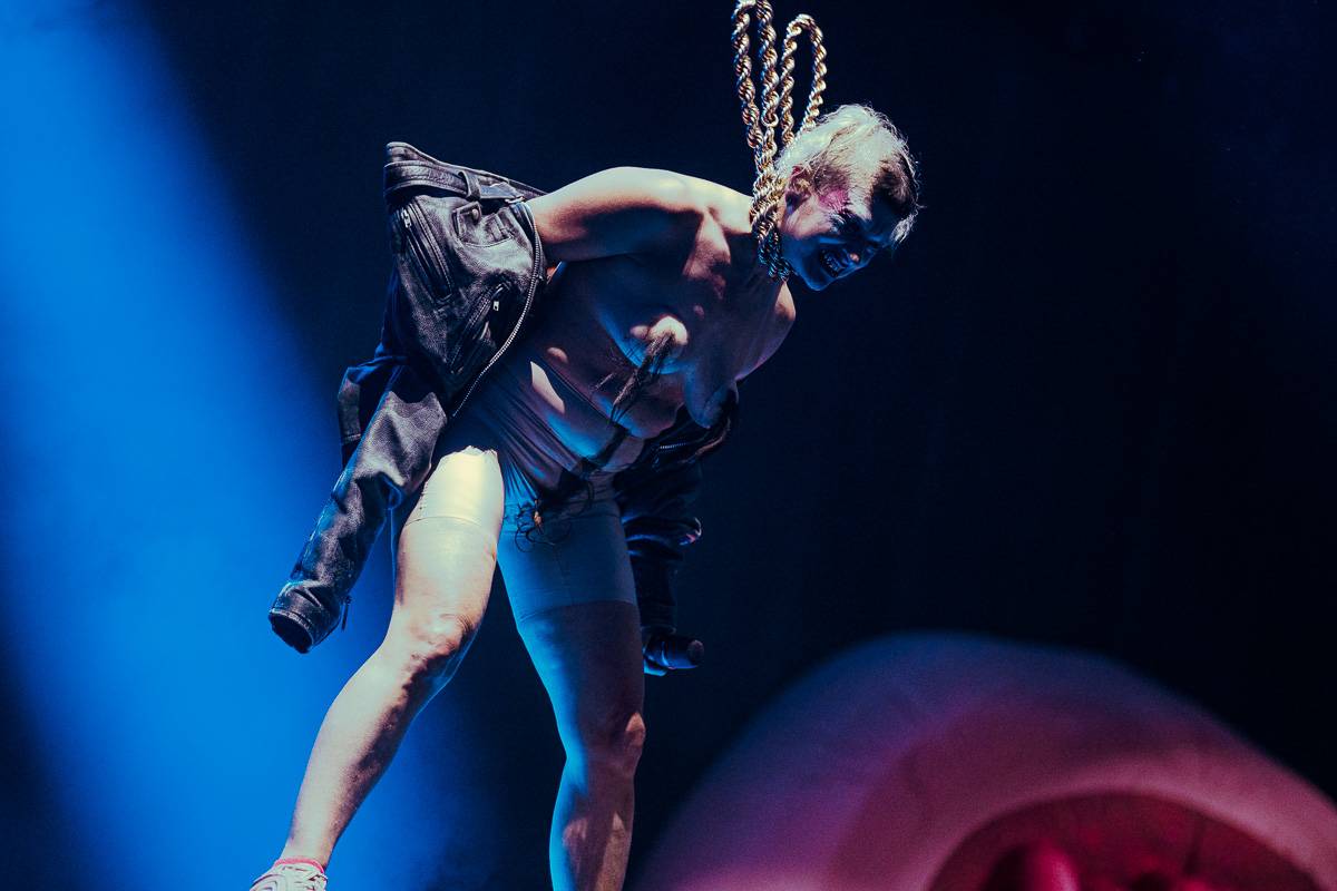 Colours of Ostrava uzavřel své brány: Extravagantní Peaches, skvělá Lorde i silný hlas Teddyho Swimse