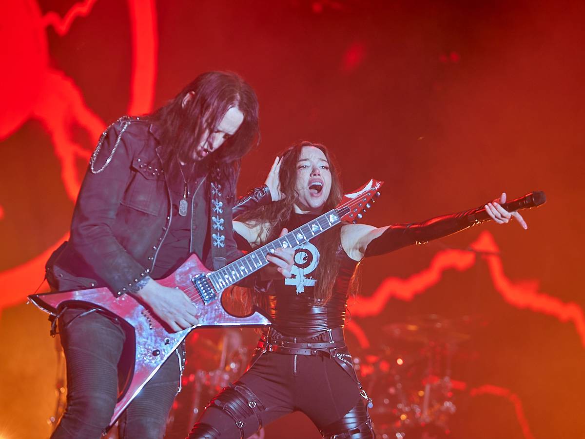 Masters of Rock, den třetí. Nekončící řada plaváčků při Feuerschwanz a Arch Enemy s novou zpěvačkou