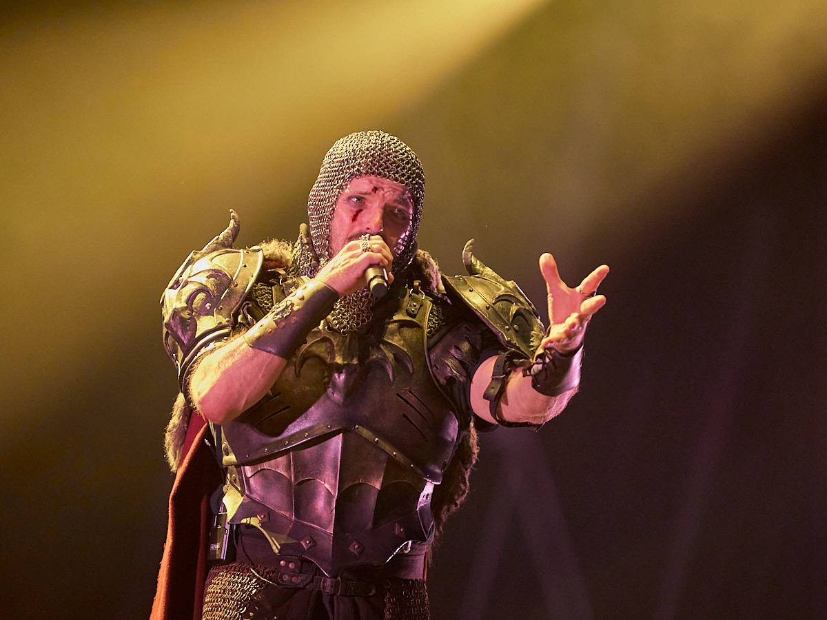 Masters of Rock, den třetí. Nekončící řada plaváčků při Feuerschwanz a Arch Enemy s novou zpěvačkou