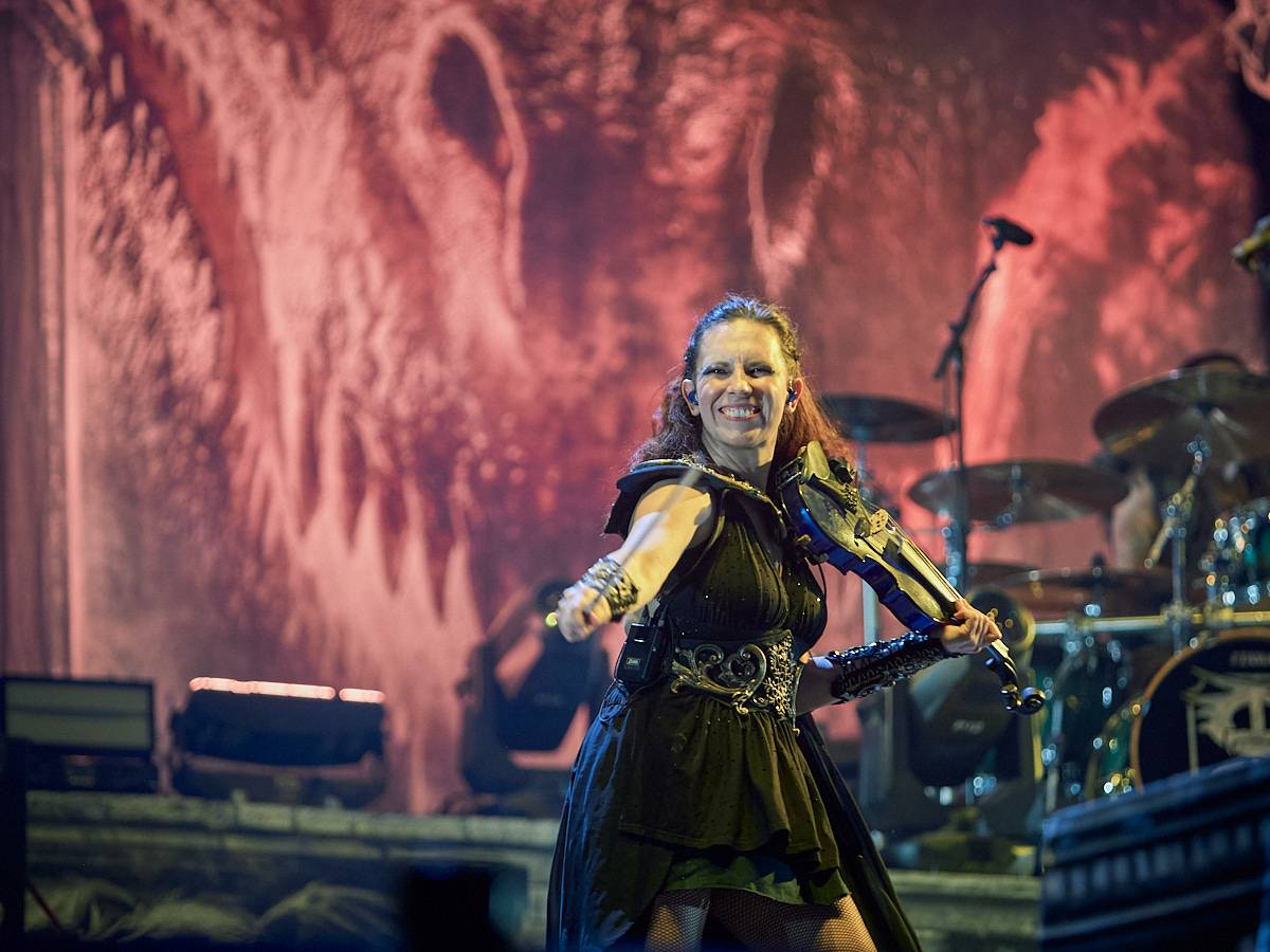 Masters of Rock, den třetí. Nekončící řada plaváčků při Feuerschwanz a Arch Enemy s novou zpěvačkou