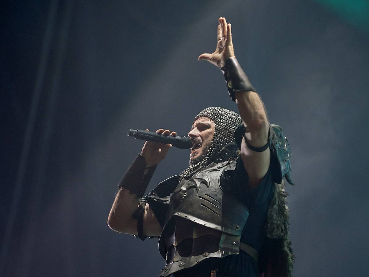 Masters of Rock, den třetí. Nekončící řada plaváčků při Feuerschwanz a Arch Enemy s novou zpěvačkou