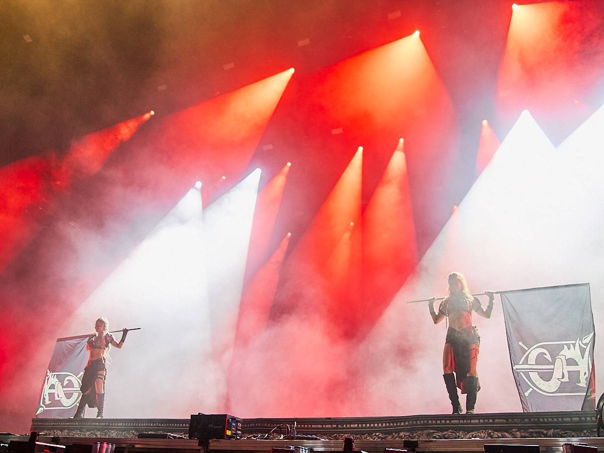 Masters of Rock, den třetí. Nekončící řada plaváčků při Feuerschwanz a Arch Enemy s novou zpěvačkou