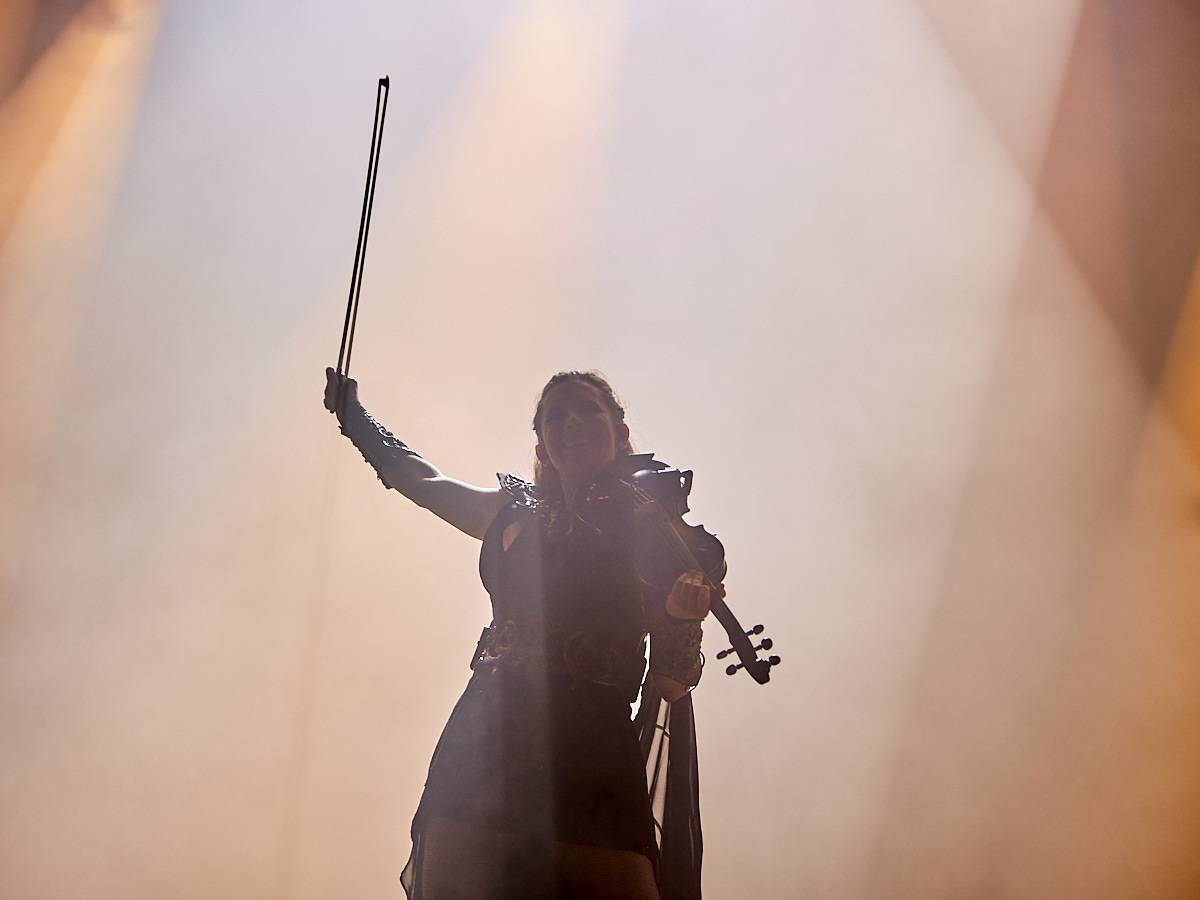 Masters of Rock, den třetí. Nekončící řada plaváčků při Feuerschwanz a Arch Enemy s novou zpěvačkou