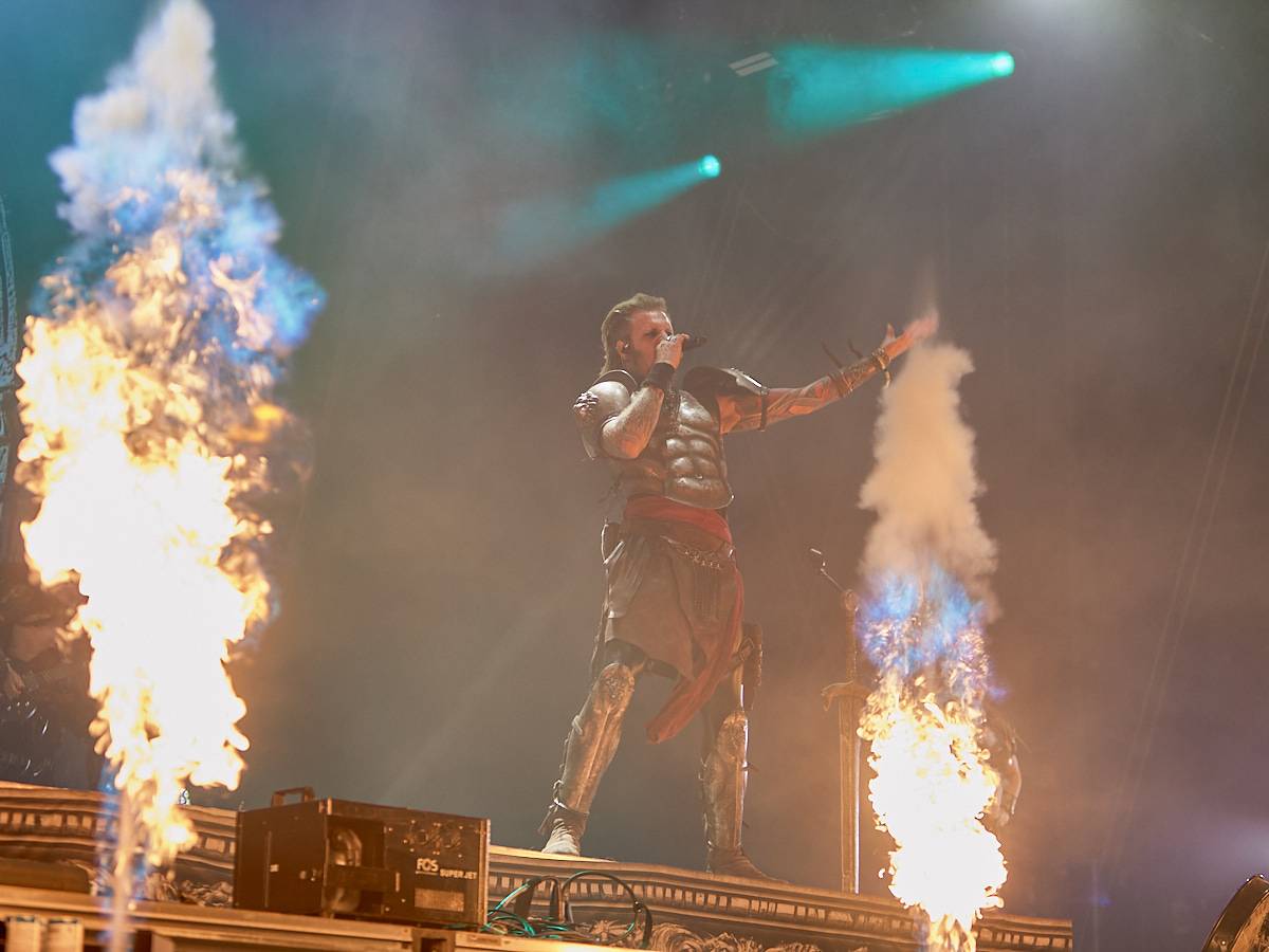 Masters of Rock, den třetí. Nekončící řada plaváčků při Feuerschwanz a Arch Enemy s novou zpěvačkou